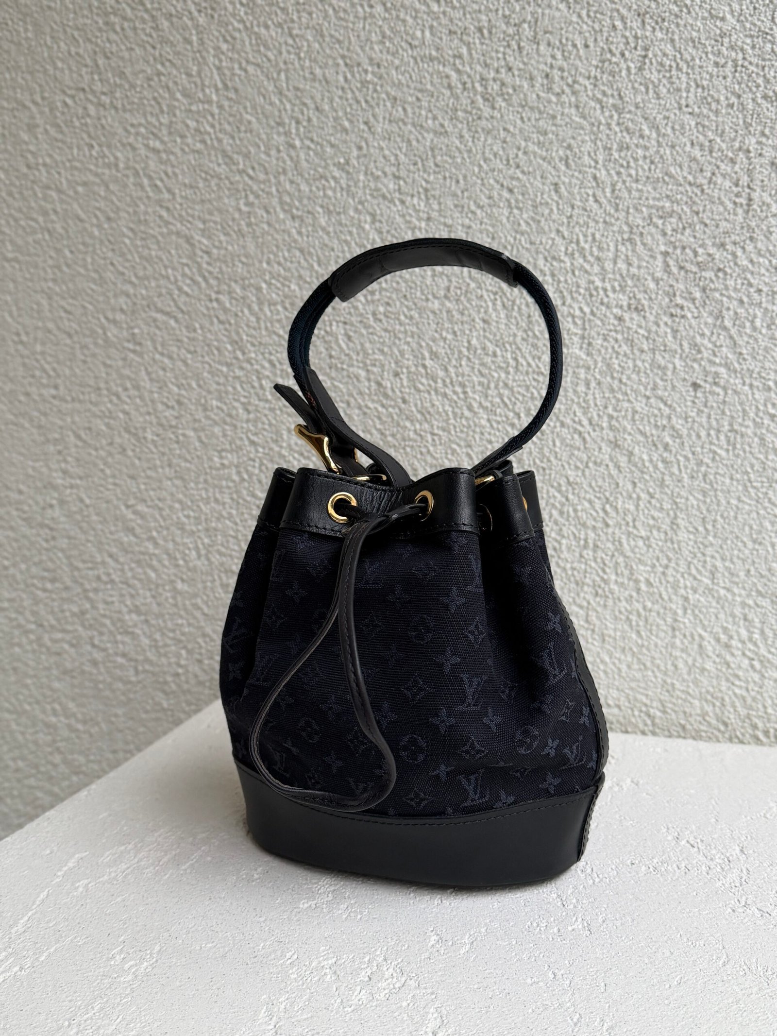 Louis Vuitton Mini Lin Noelie Blue Canvas Bucket Bag - Image 3
