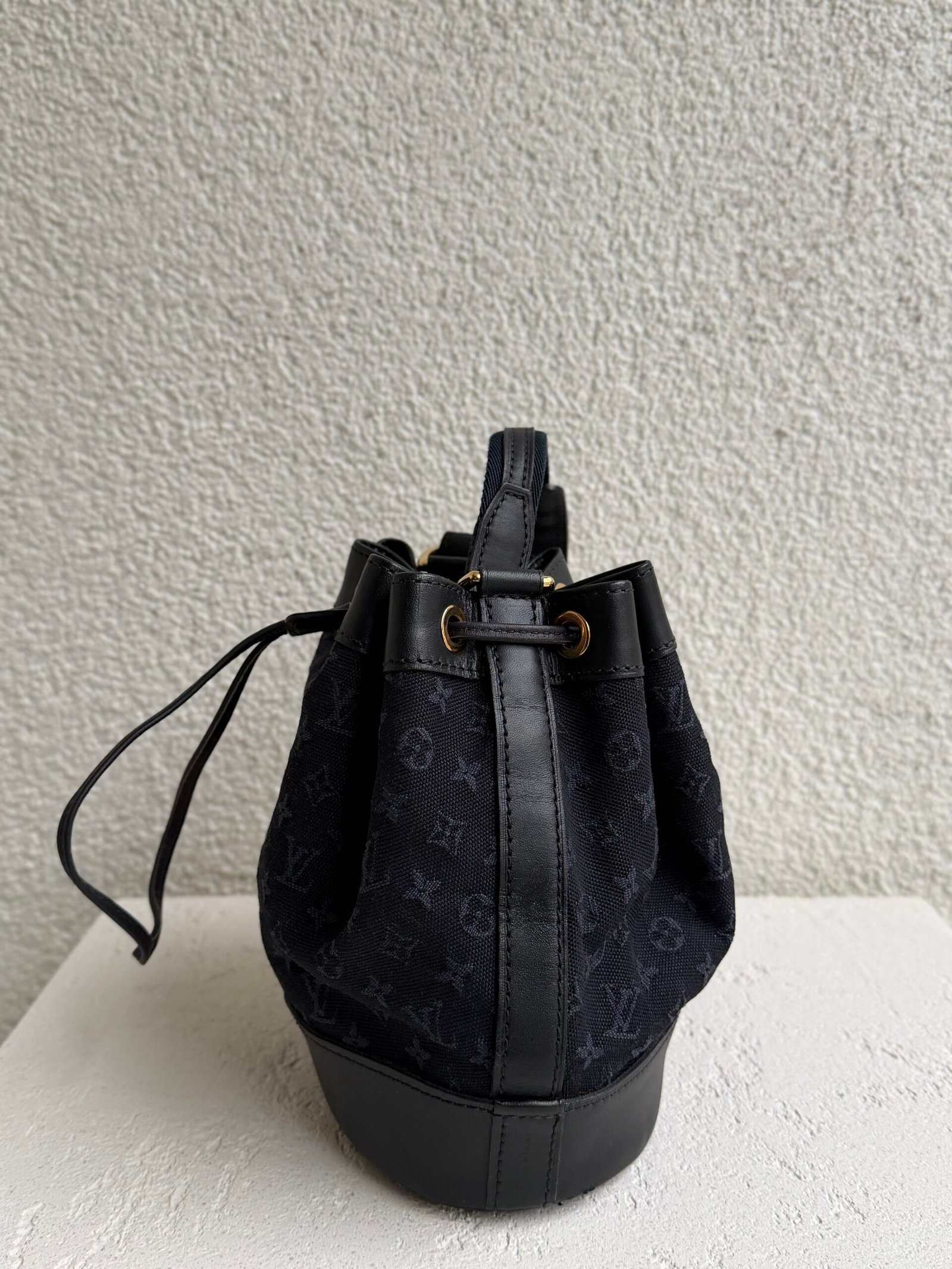 Louis Vuitton Mini Lin Noelie Blue Canvas Bucket Bag - Image 5