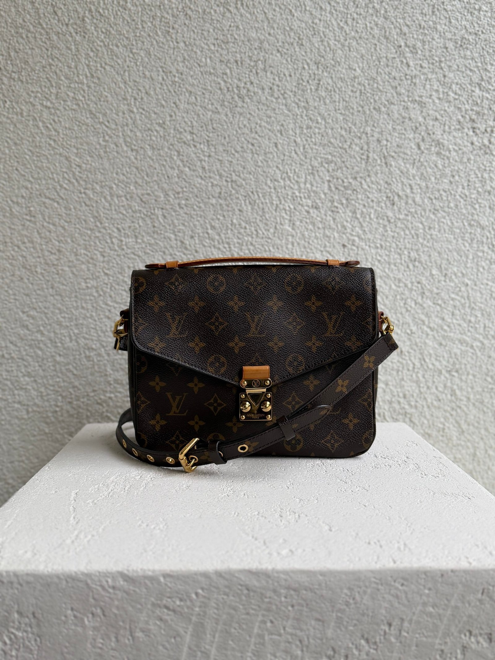 Louis Vuitton Monogram Pochette Metis Bag