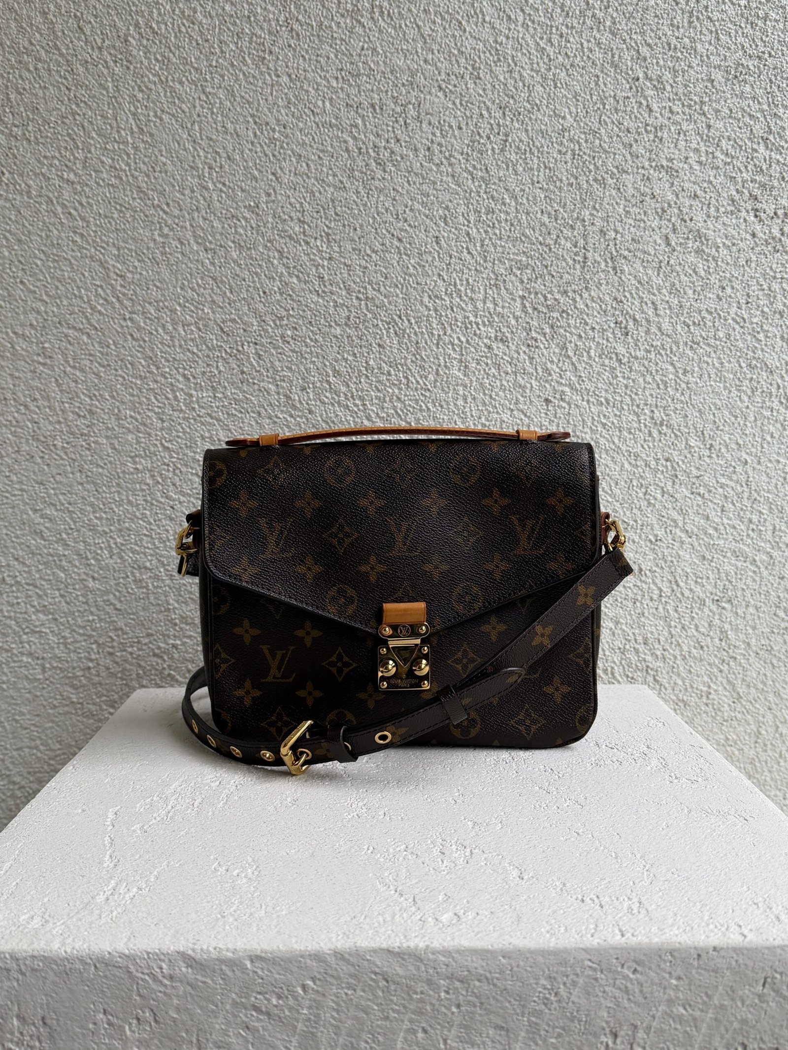 Louis Vuitton Monogram Pochette Metis Bag - Image 2
