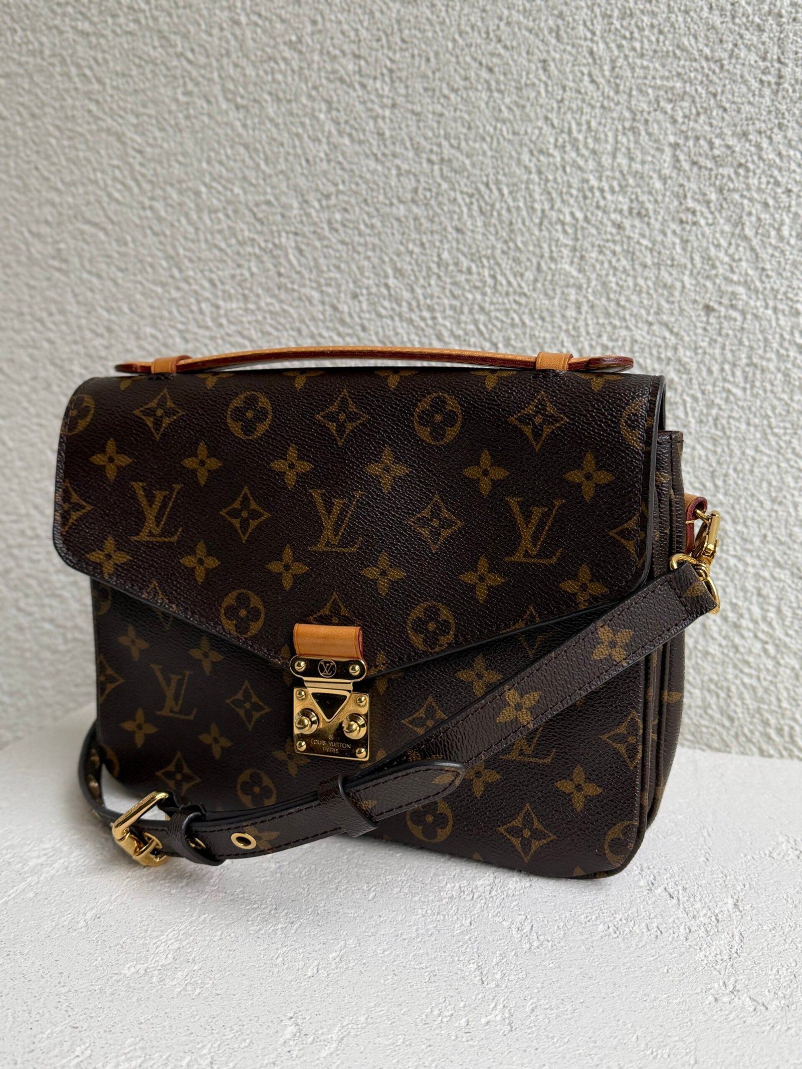 Louis Vuitton Monogram Pochette Metis Bag - Image 3