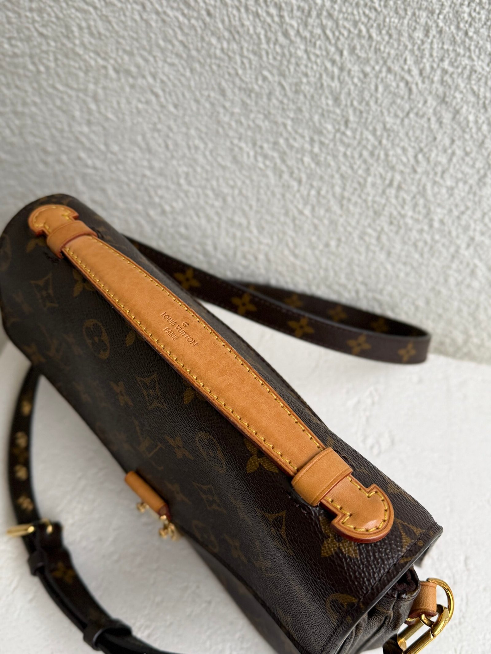 Louis Vuitton Monogram Pochette Metis Bag - Image 4