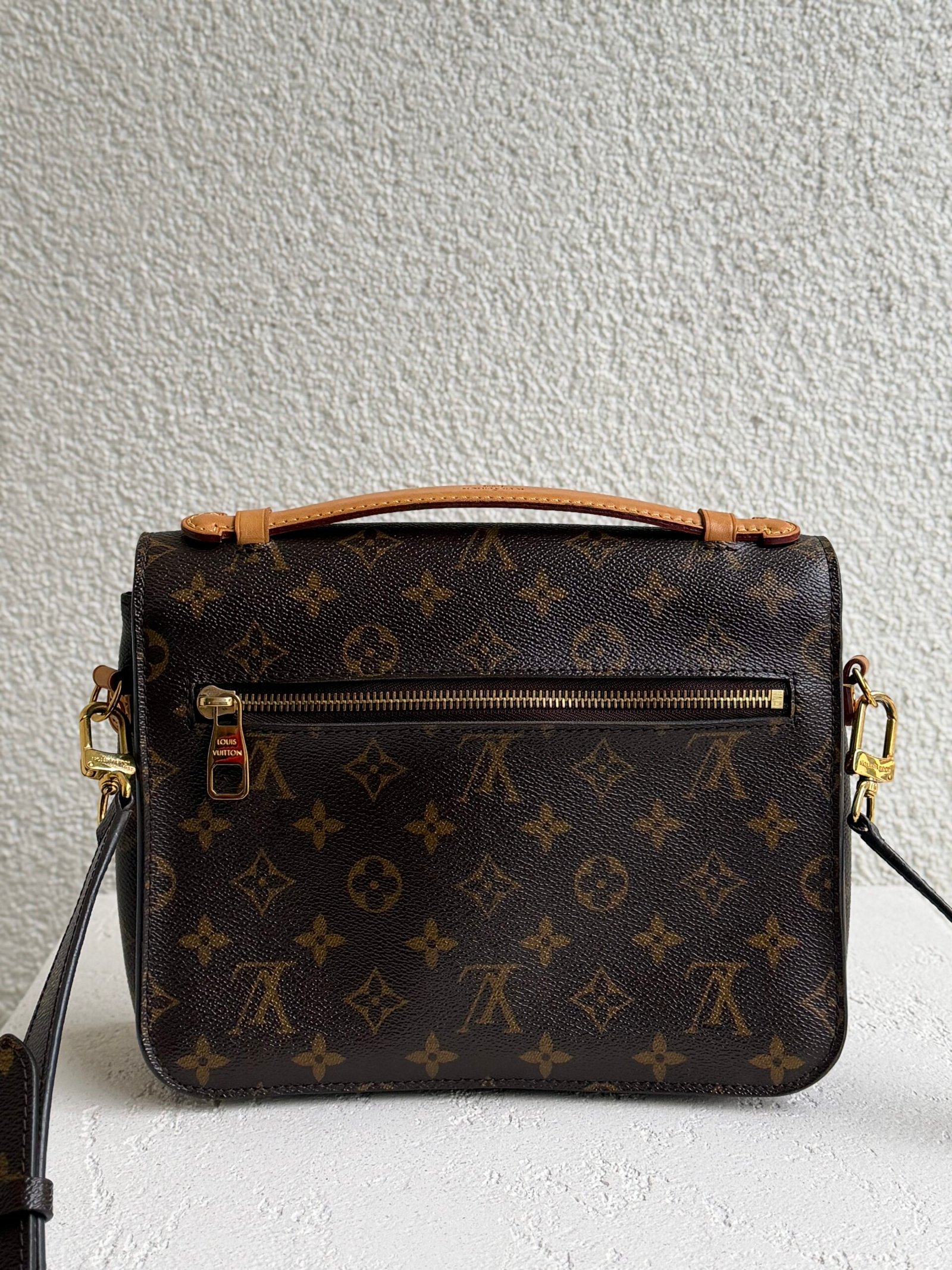 Louis Vuitton Monogram Pochette Metis Bag - Image 7