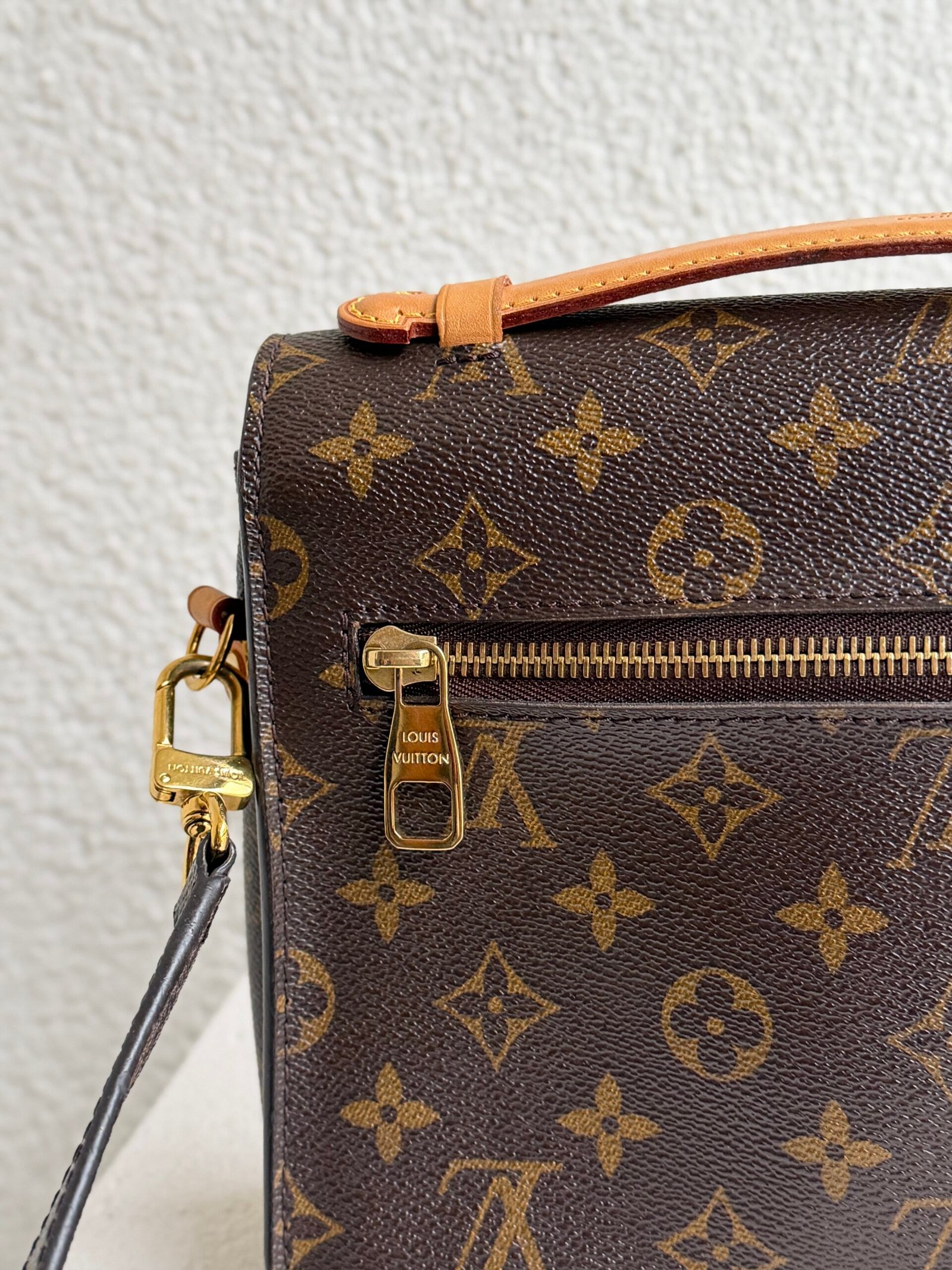 Louis Vuitton Monogram Pochette Metis Bag - Image 8