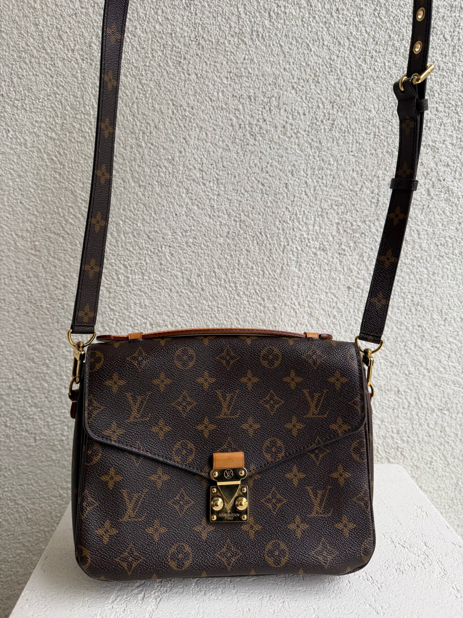 Louis Vuitton Monogram Pochette Metis Bag - Image 20