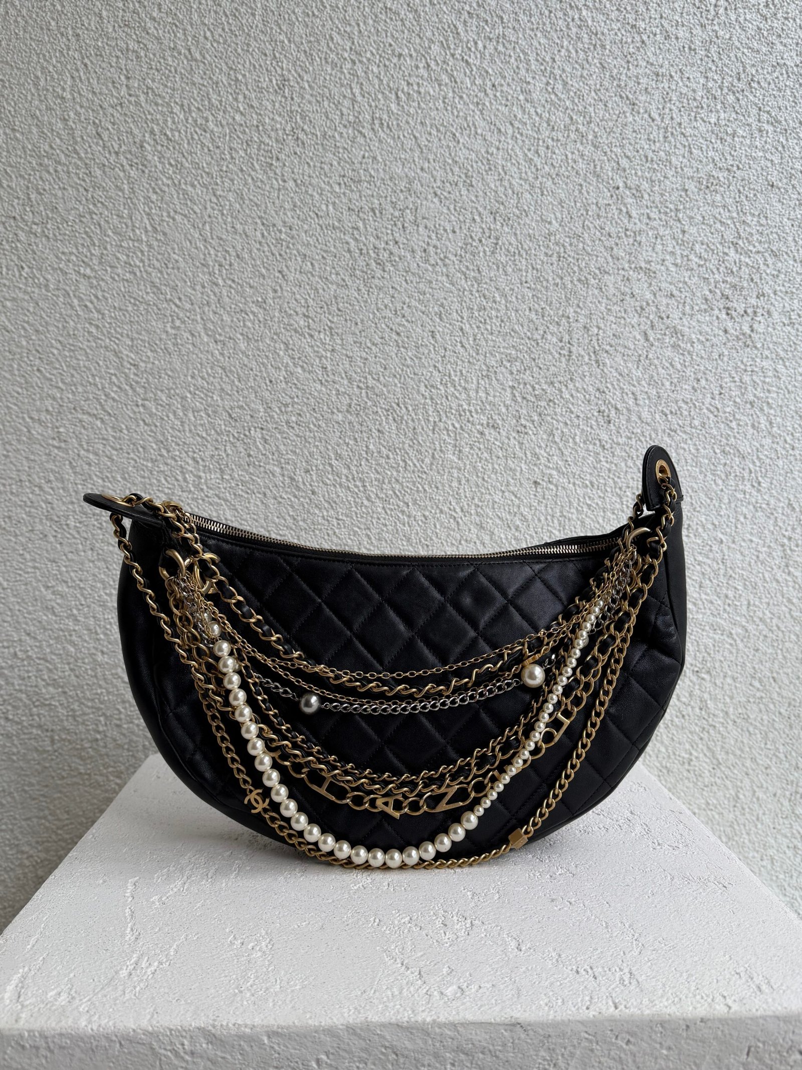 Chanel Siyah Kapitone Deri All About Chains Hobo Çanta