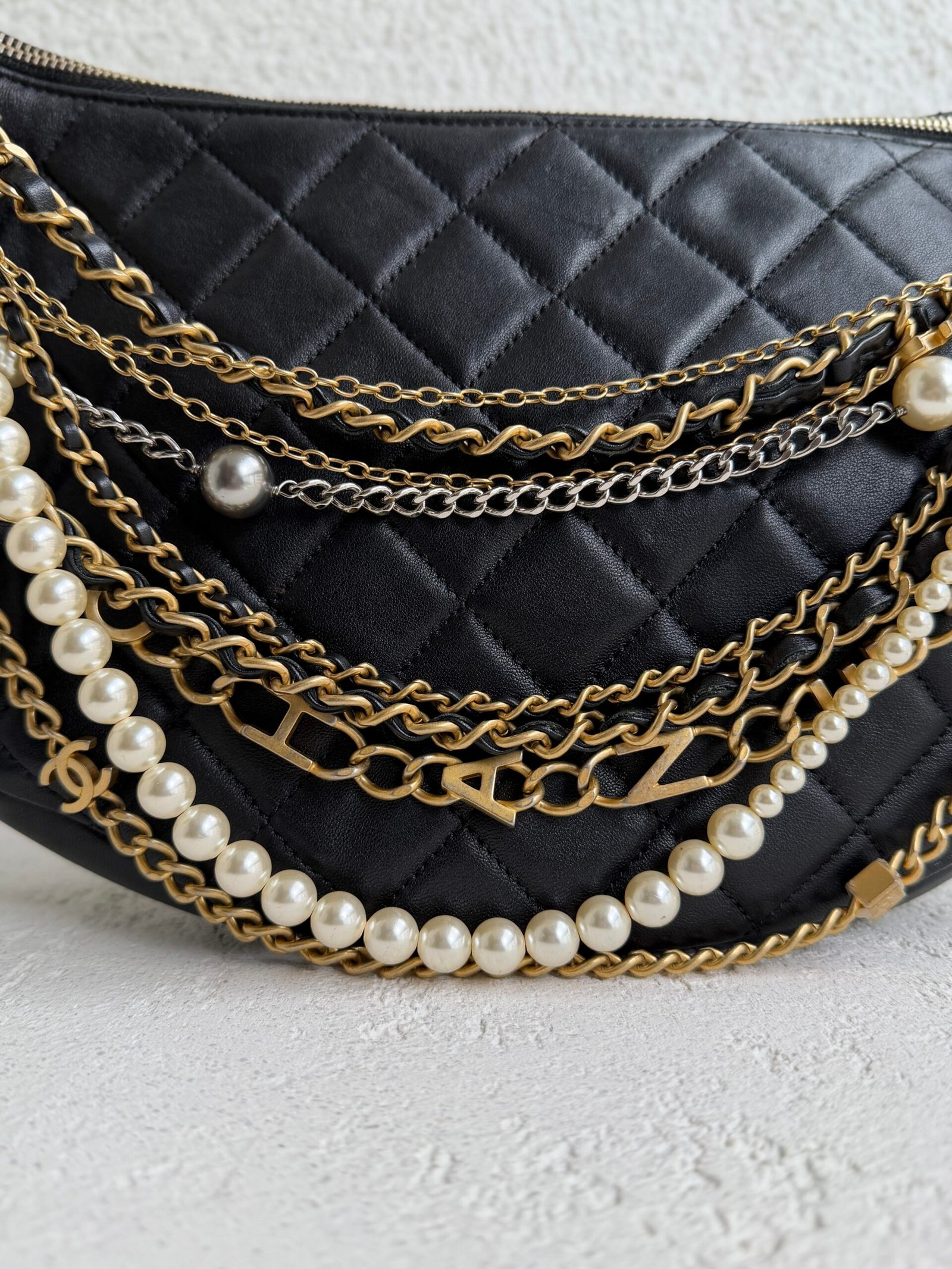Chanel Black Quilted Leather All About Chains Hobo Bag - Görsel 4