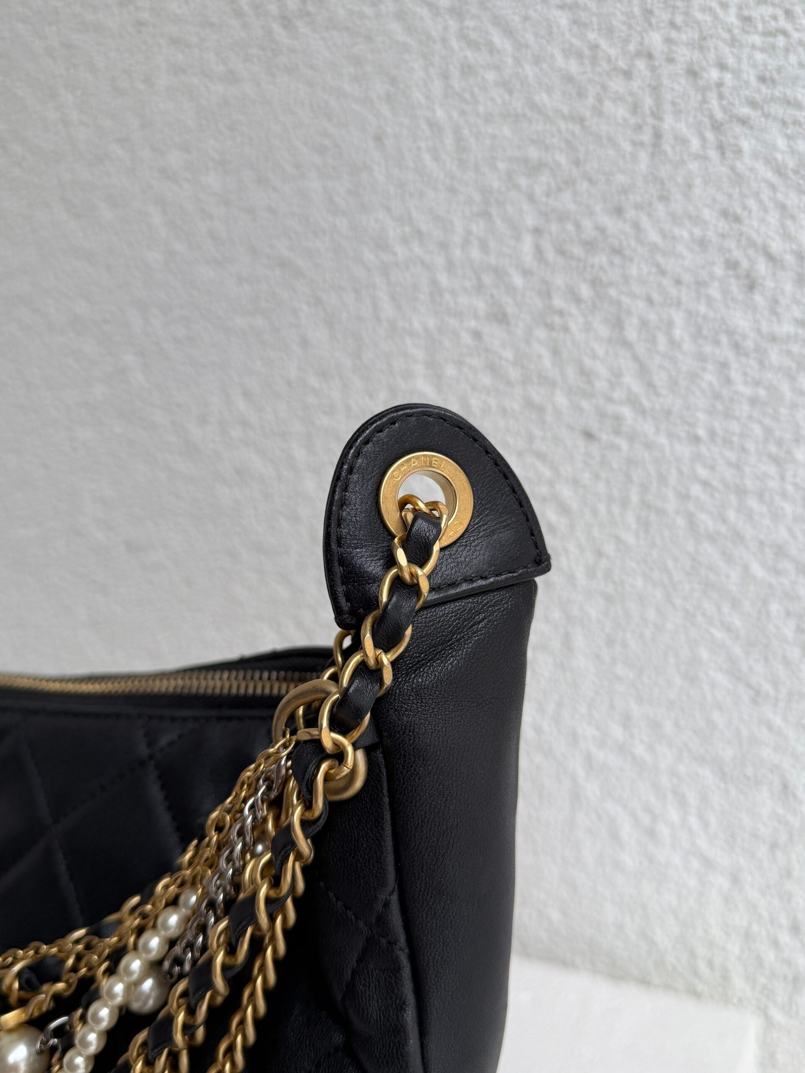 Chanel Black Quilted Leather All About Chains Hobo Bag - Görsel 6