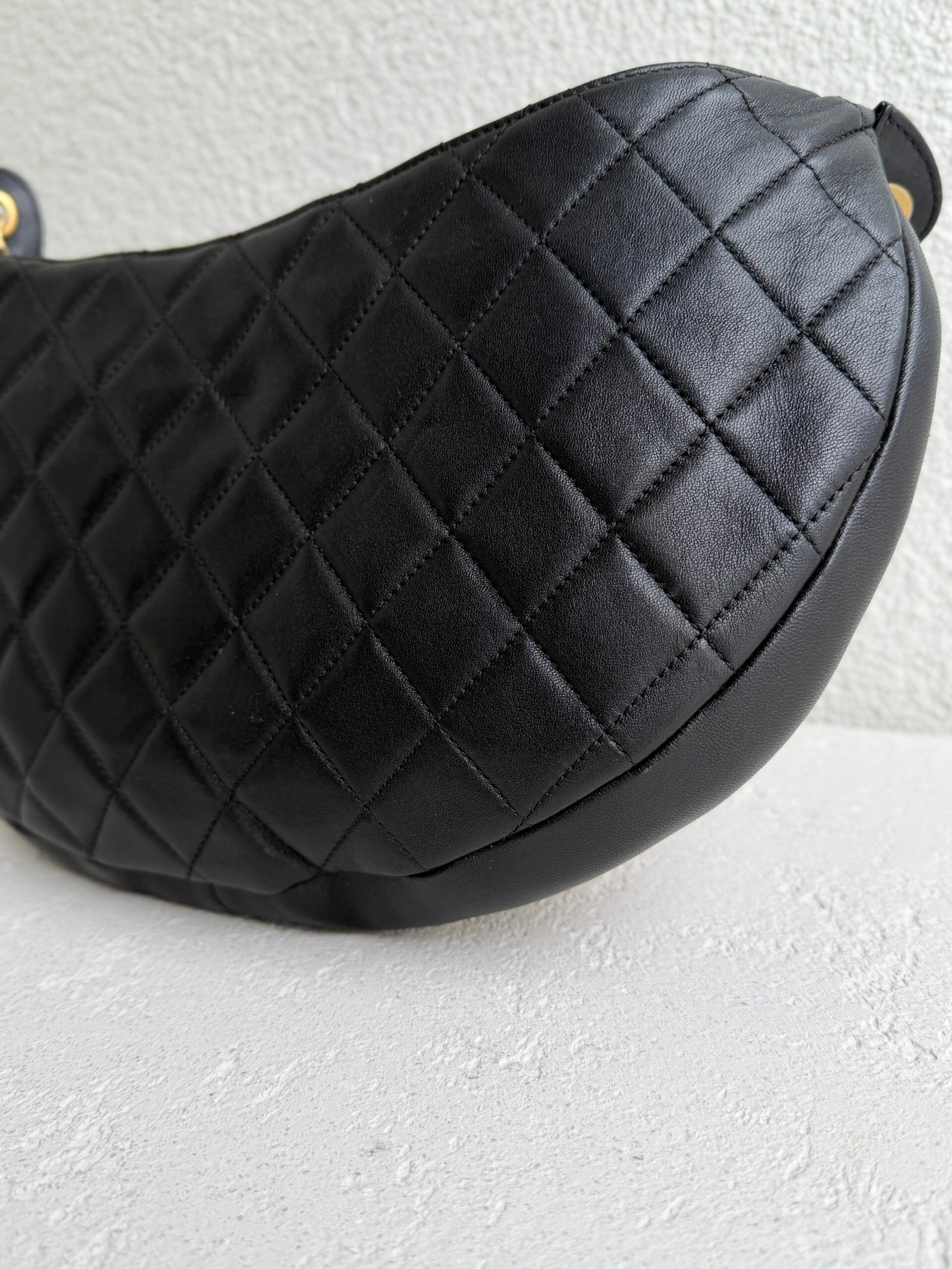 Chanel Black Quilted Leather All About Chains Hobo Bag - Görsel 7