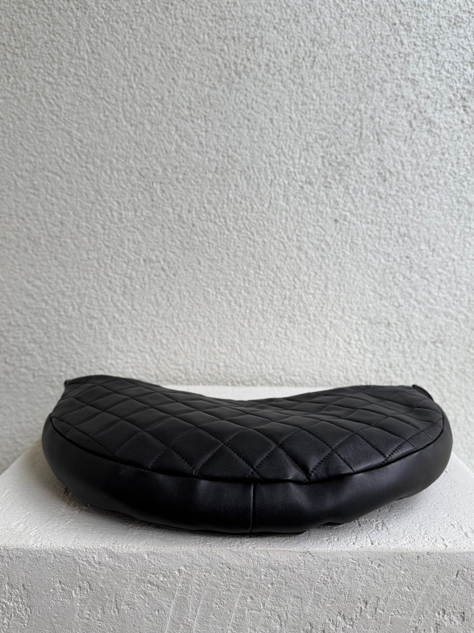 Chanel Black Quilted Leather All About Chains Hobo Bag - Görsel 8