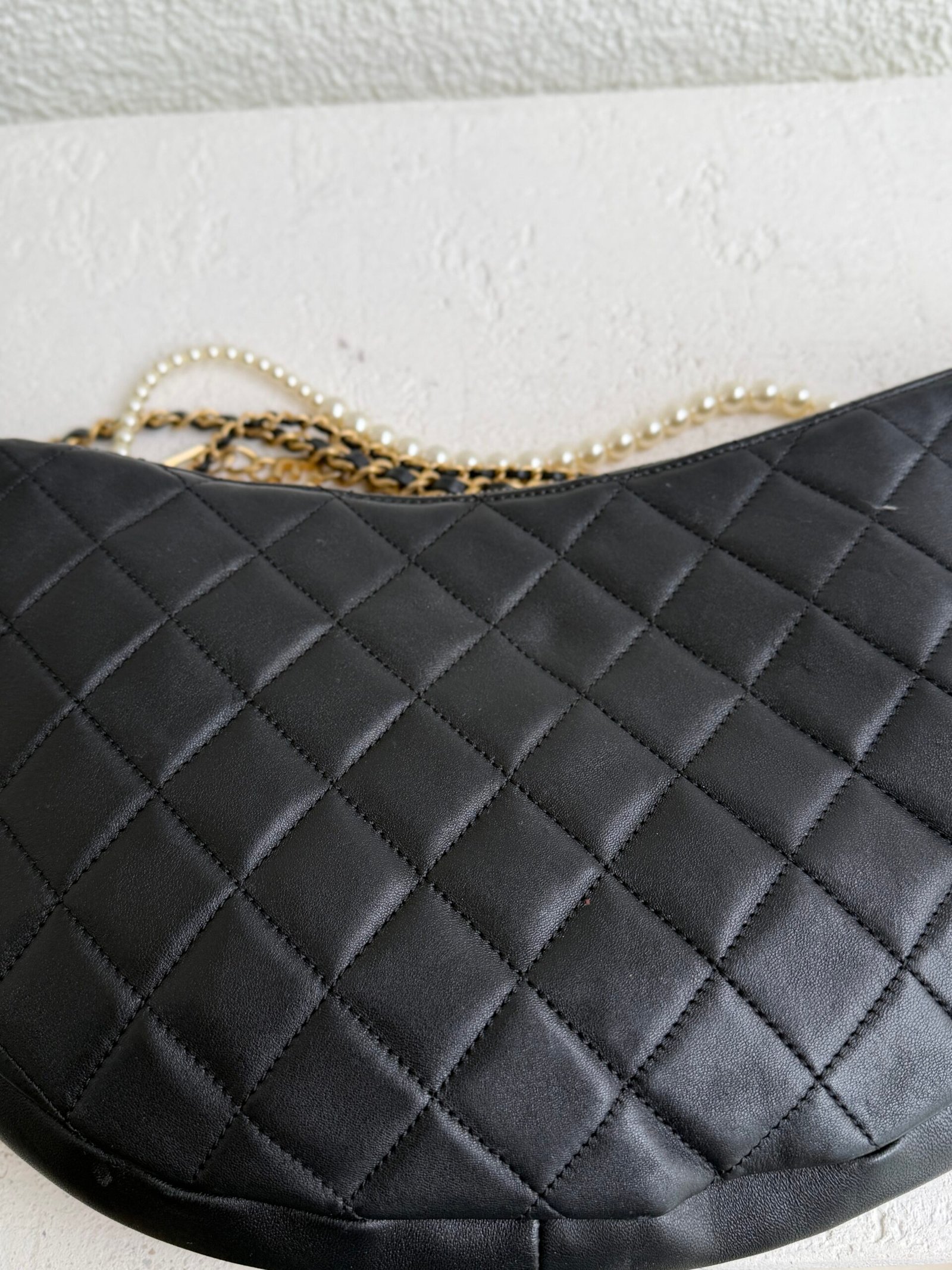 Chanel Black Quilted Leather All About Chains Hobo Bag - Görsel 9