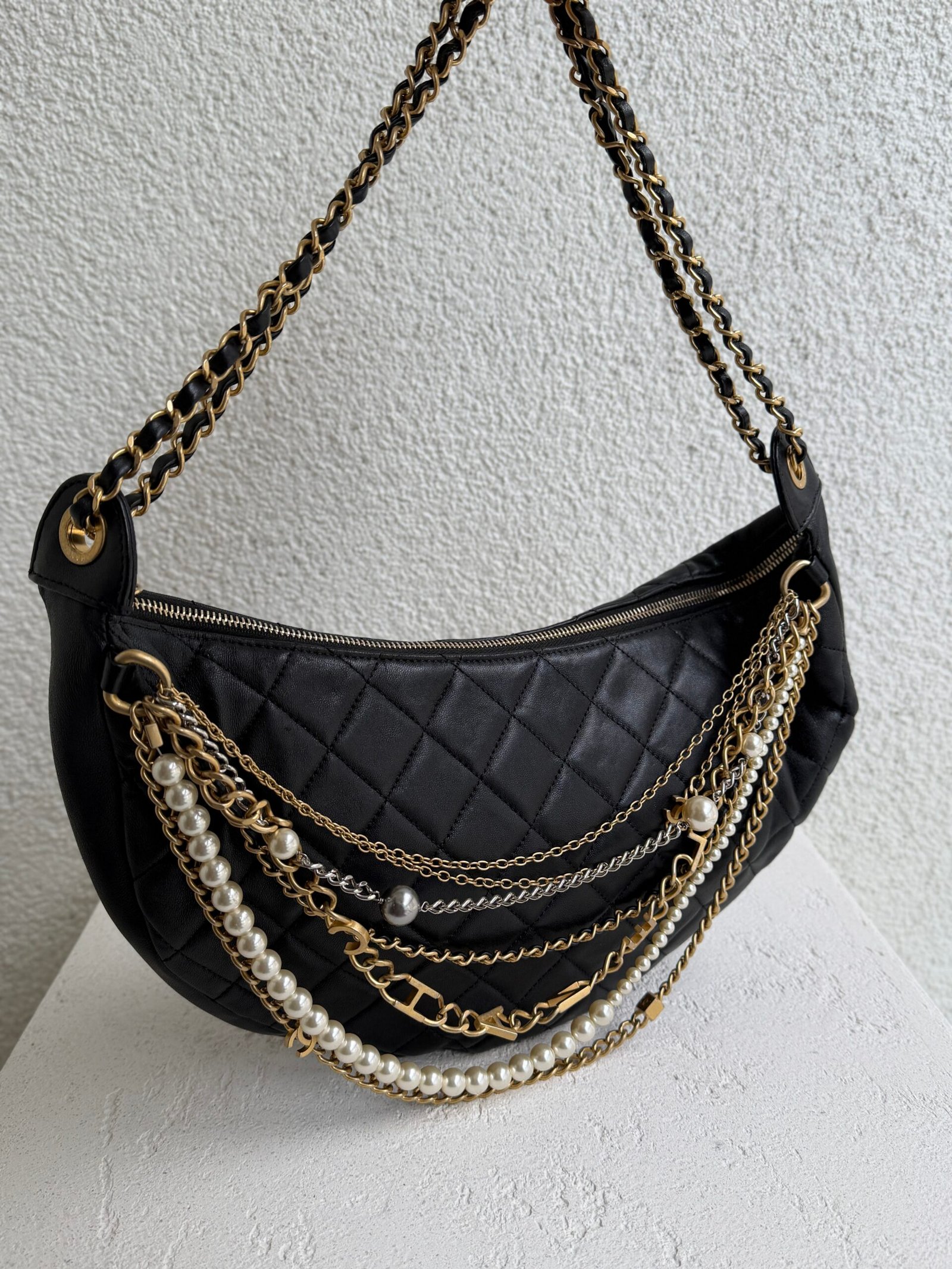Chanel Black Quilted Leather All About Chains Hobo Bag - Görsel 13