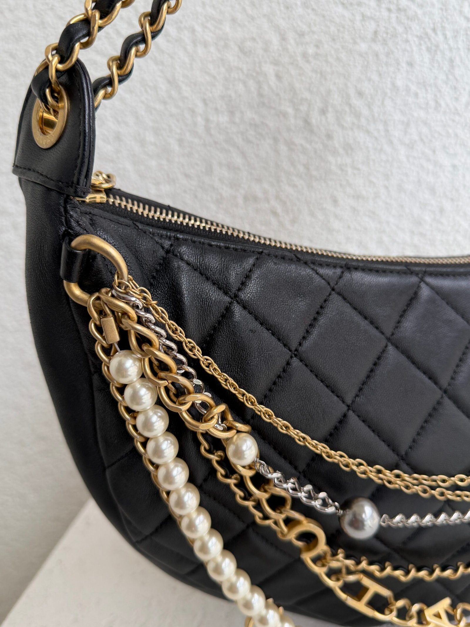 Chanel Black Quilted Leather All About Chains Hobo Bag - Görsel 14