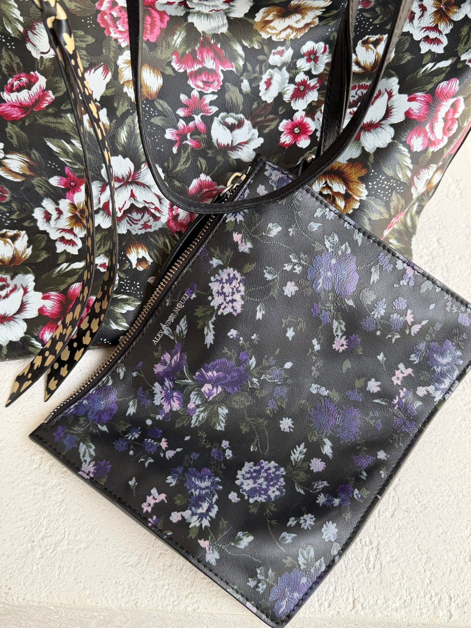 Alexander Mcqueen Reversible Floral and Black Leather Tote Bag - Image 8
