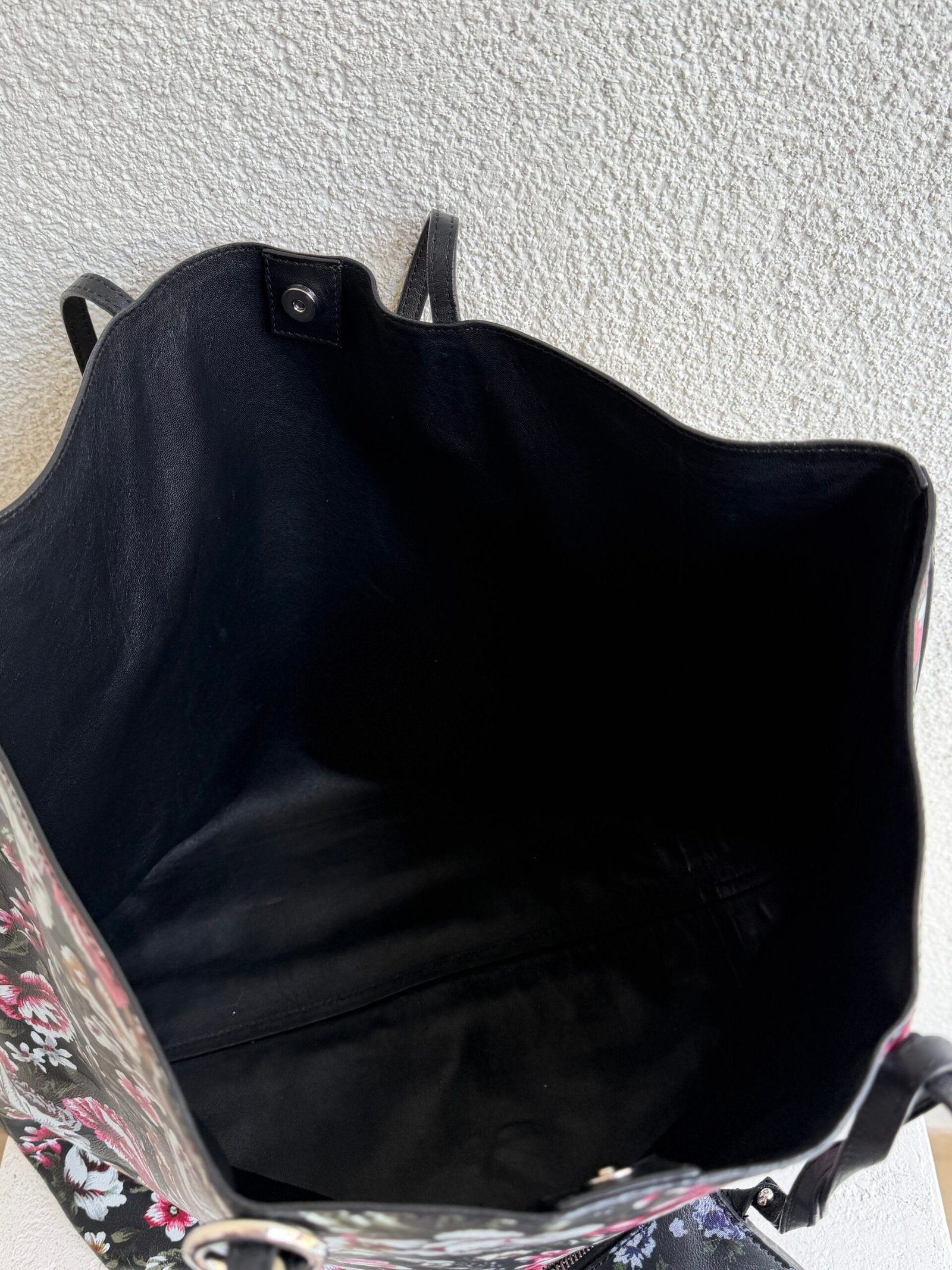 Alexander Mcqueen Reversible Floral and Black Leather Tote Bag - Image 9