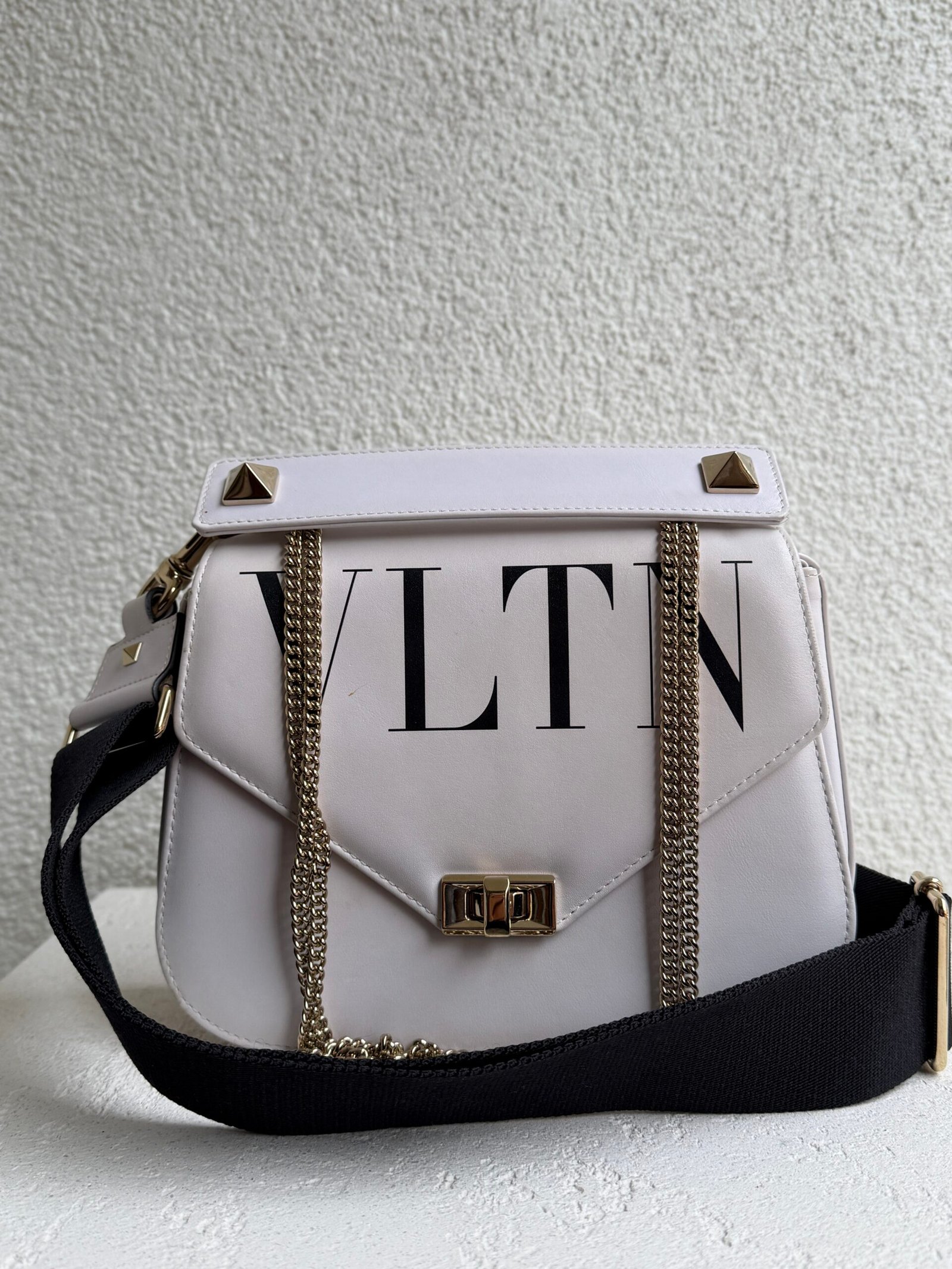 Valentino VLTN Logo Leather Shoulder Bag - Görsel 2