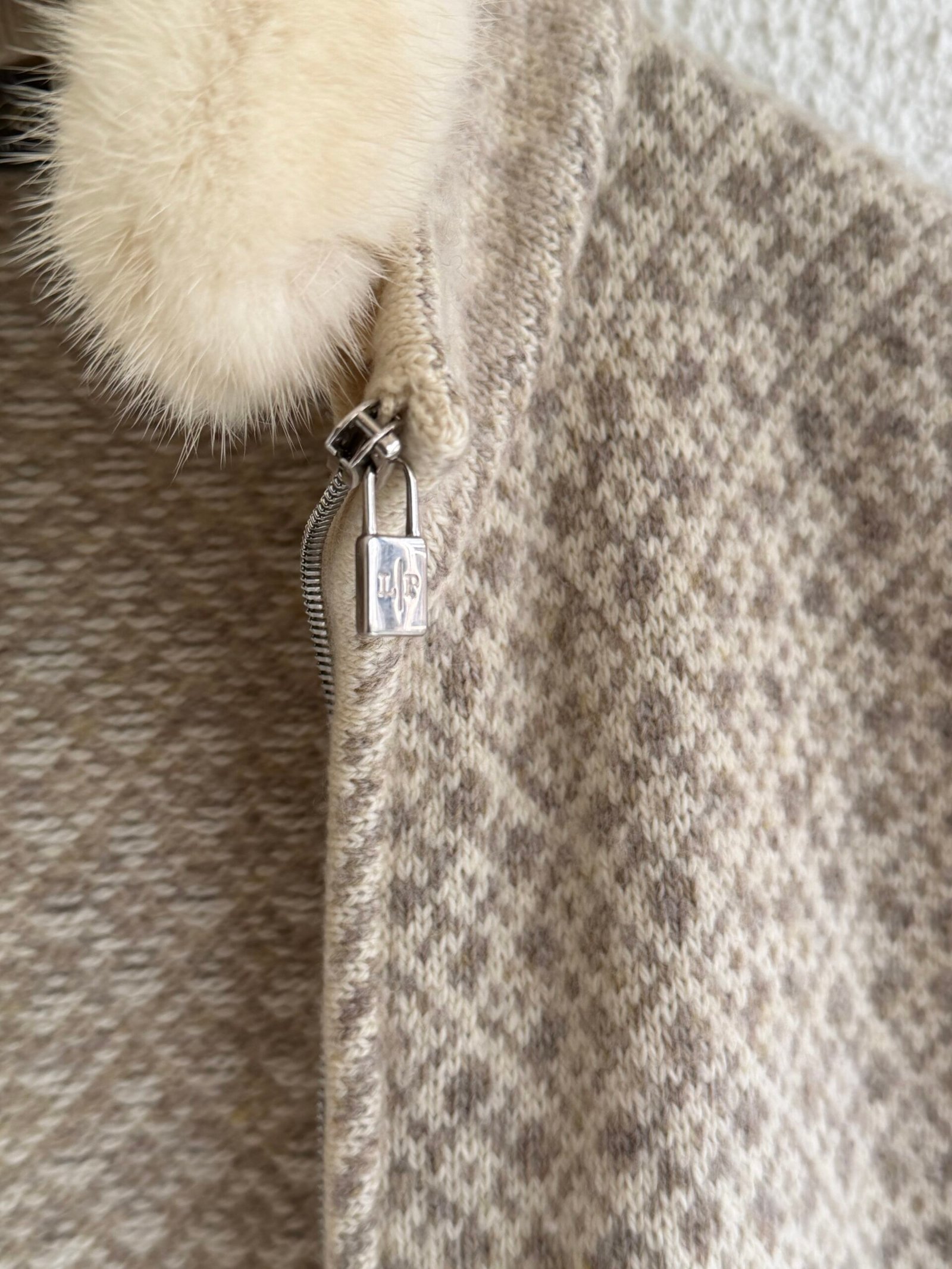 Loro Piana Cashmere & Mink Fur Vest - Image 5