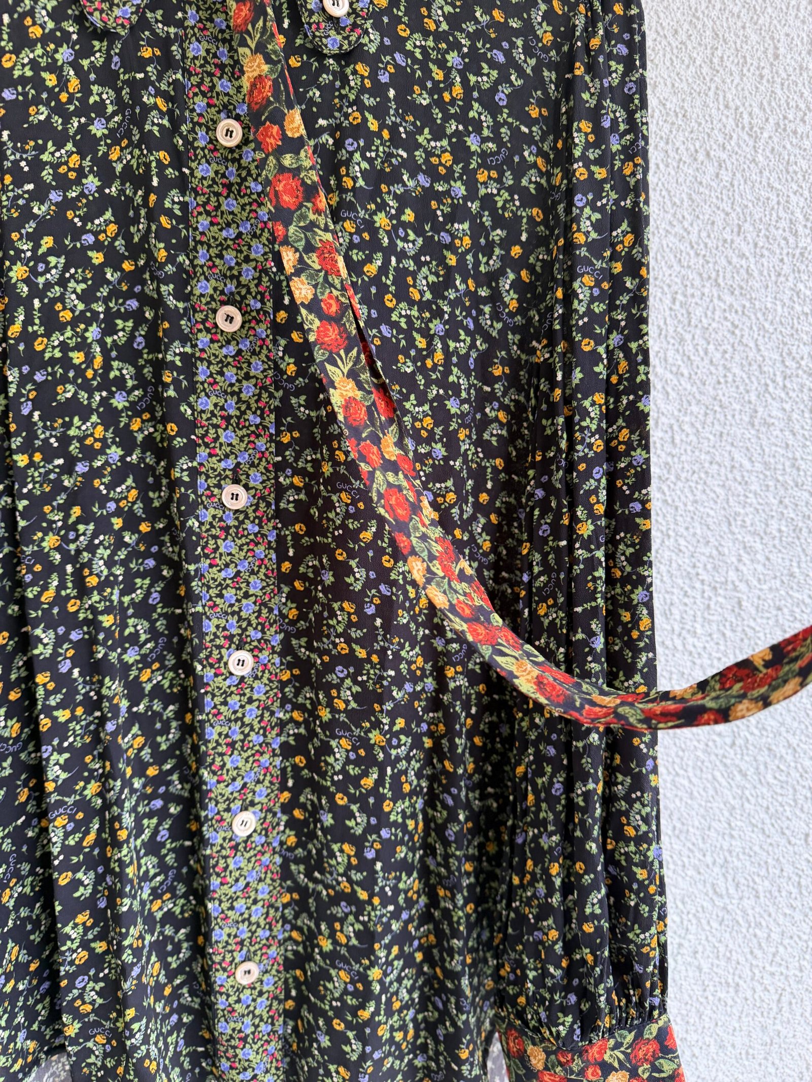 Gucci Tie-Neck Floral Blouse - Image 4