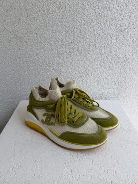 Chanel CC Logo Tweed Blanc Casse Sneakers