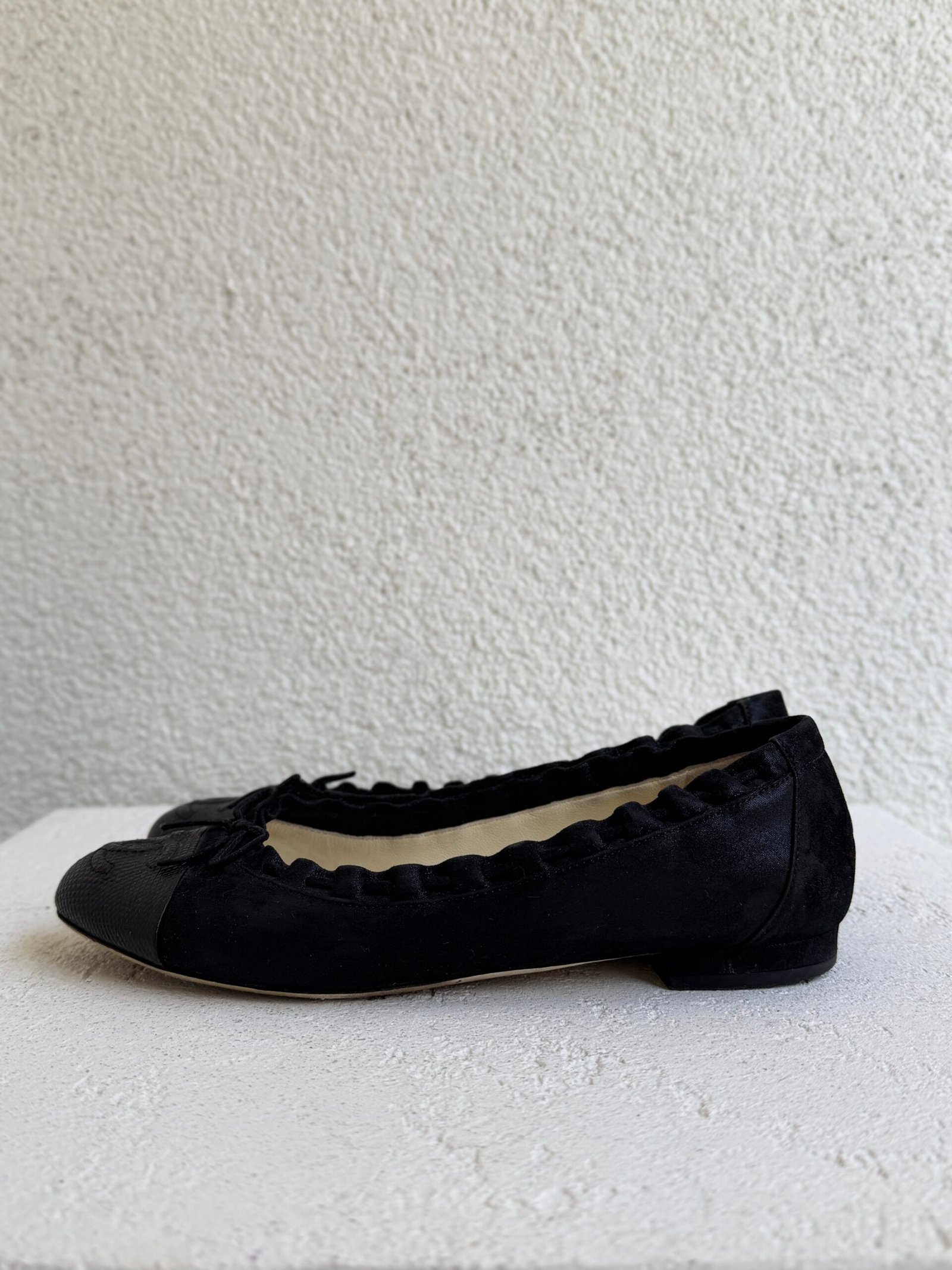 Chanel Black Suede Scalloped Ballet Flat - Image 7