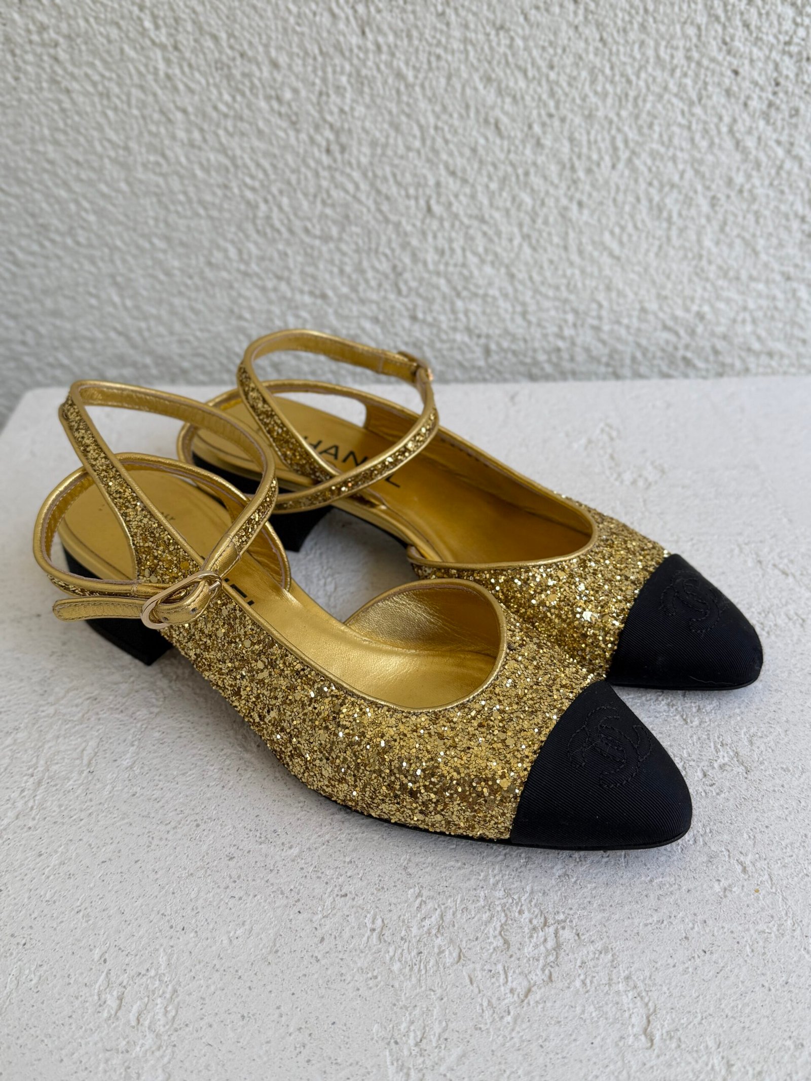 Chanel CC Logo Glitter and Grossgrain Cap Toe Slingback Pumps - Image 2