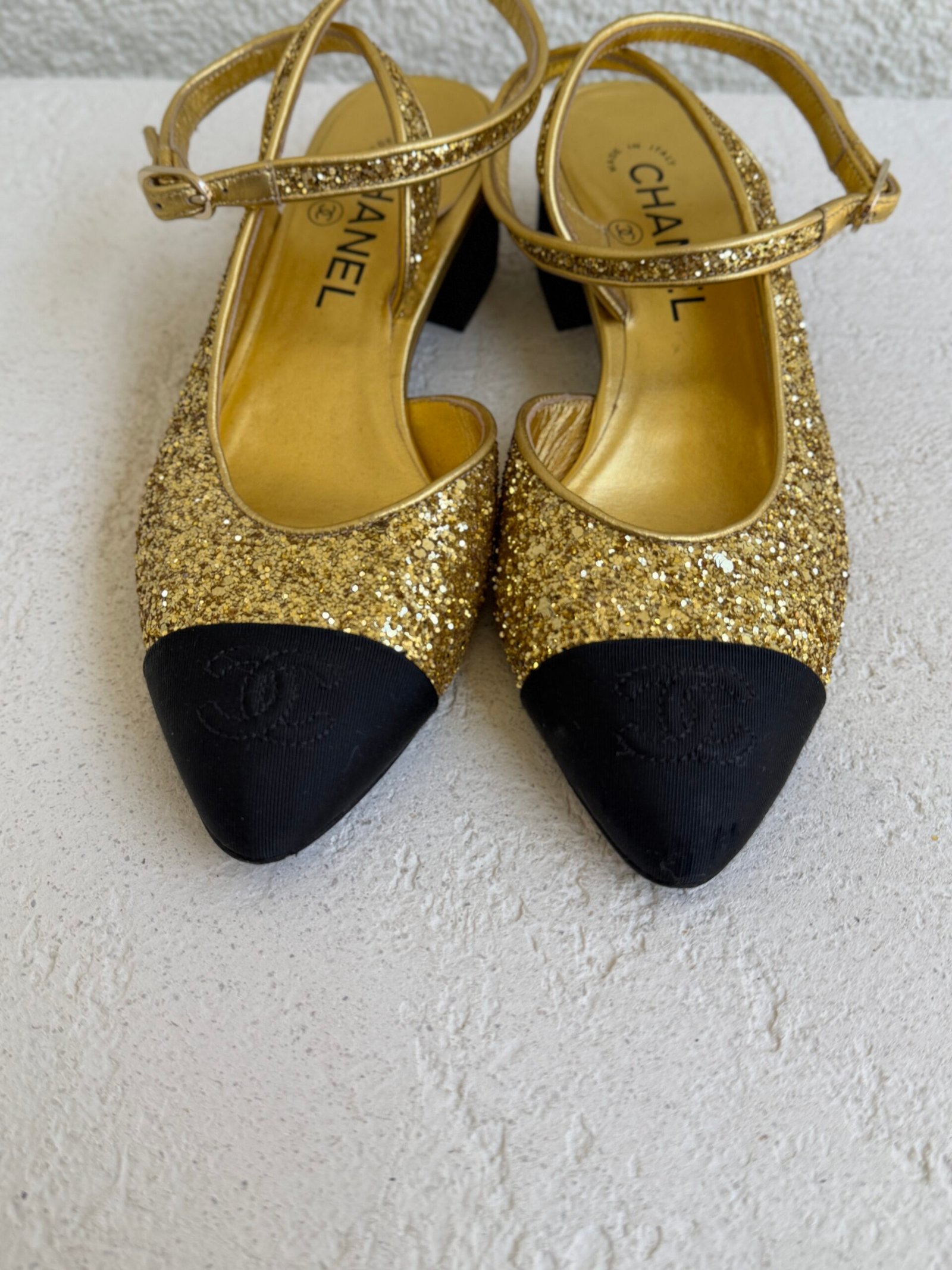 Chanel CC Logo Glitter and Grossgrain Cap Toe Slingback Pumps - Image 4
