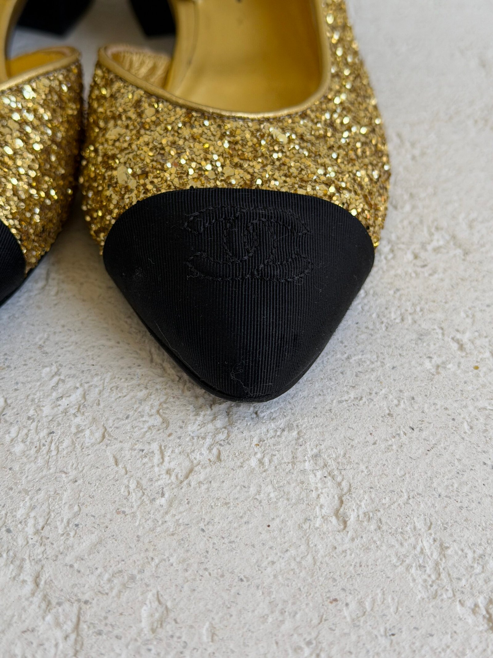 Chanel CC Logo Glitter and Grossgrain Cap Toe Slingback Pumps - Image 5