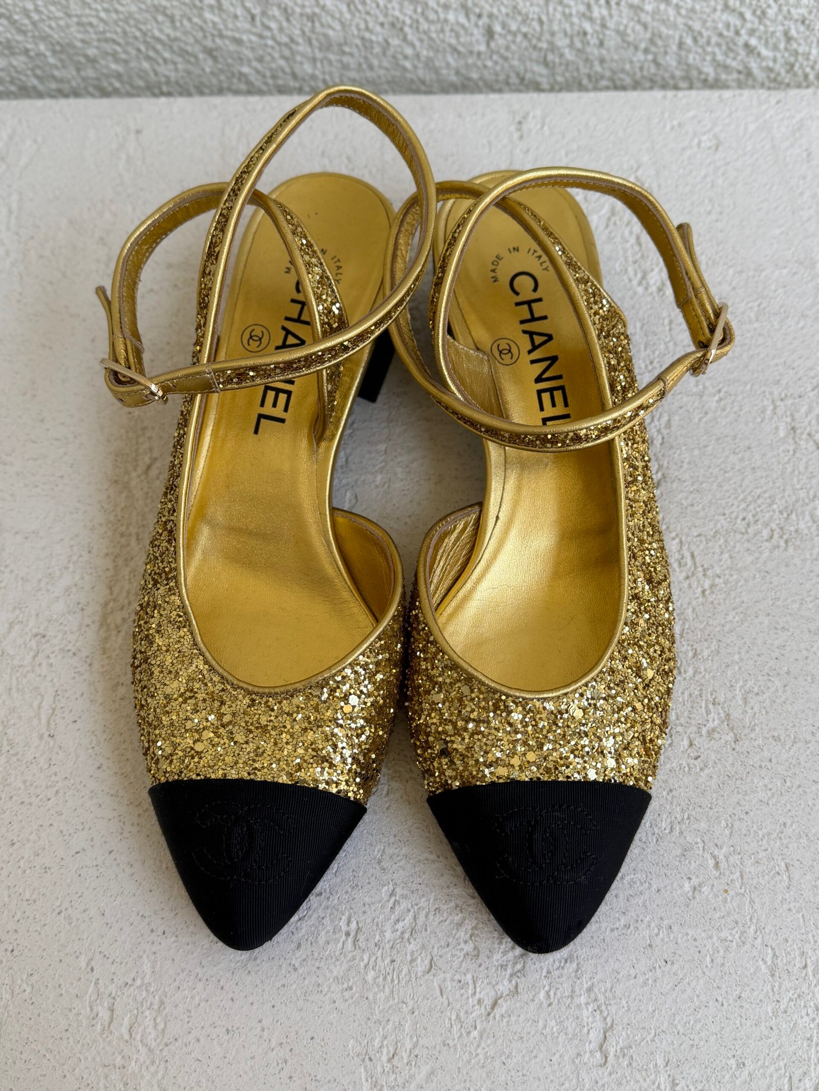 Chanel CC Logo Glitter and Grossgrain Cap Toe Slingback Pumps - Image 6