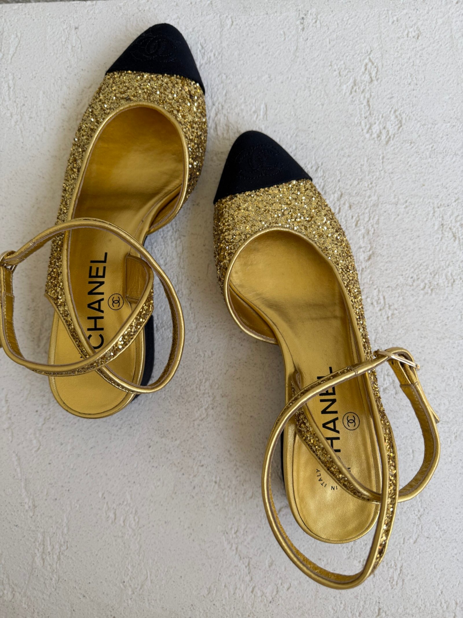 Chanel CC Logo Glitter and Grossgrain Cap Toe Slingback Pumps - Image 14