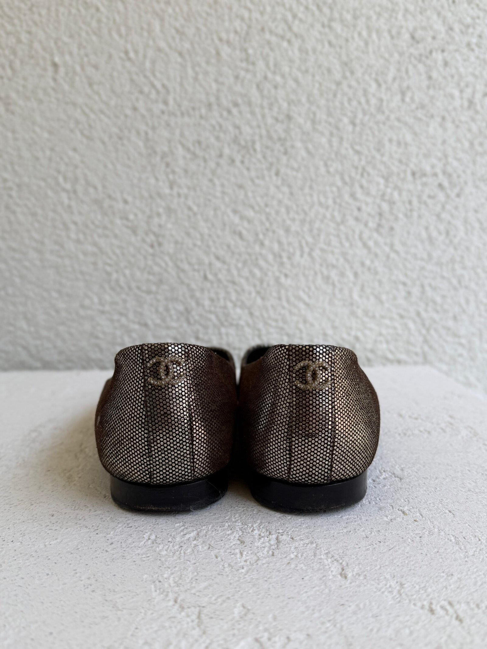 Chanel Metallic Gold Glitter Suede CC Cap Toe Ballet Flat - Görsel 7