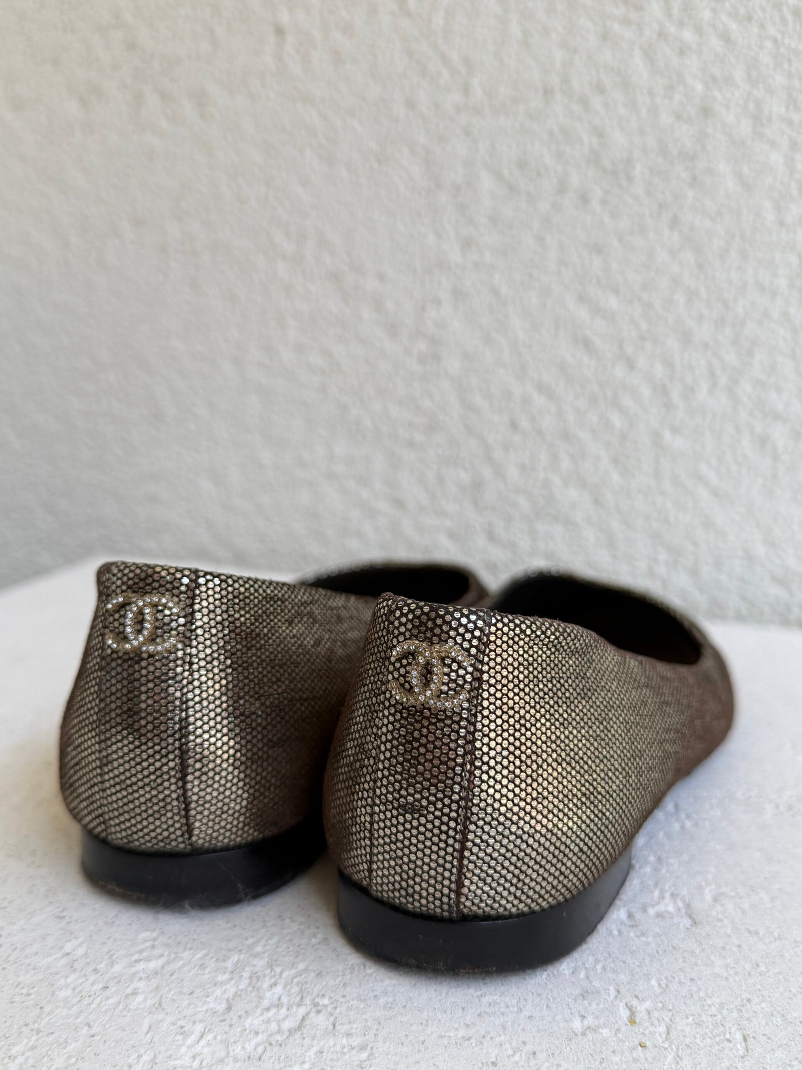 Chanel Metallic Gold Glitter Suede CC Cap Toe Ballet Flat - Görsel 9