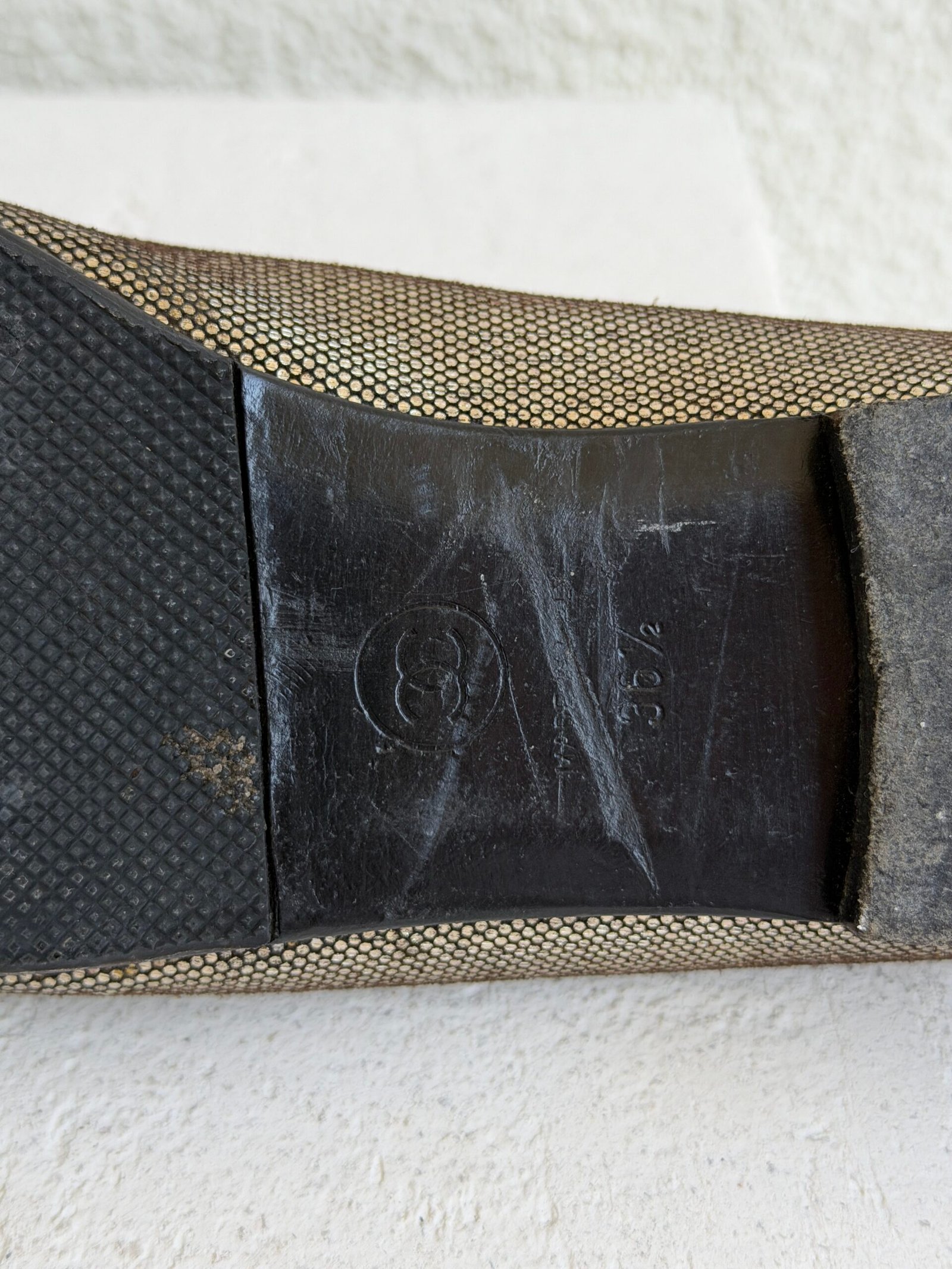 Chanel Metallic Gold Glitter Suede CC Cap Toe Ballet Flat - Görsel 11