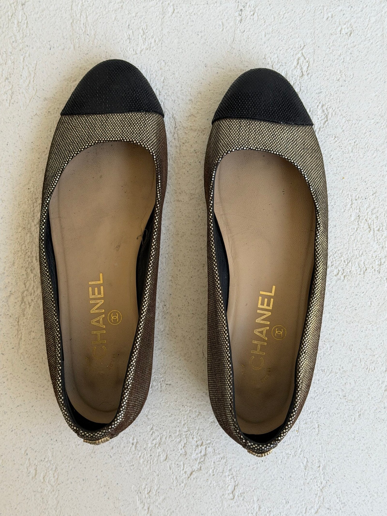 Chanel Metallic Gold Glitter Suede CC Cap Toe Ballet Flat - Görsel 12