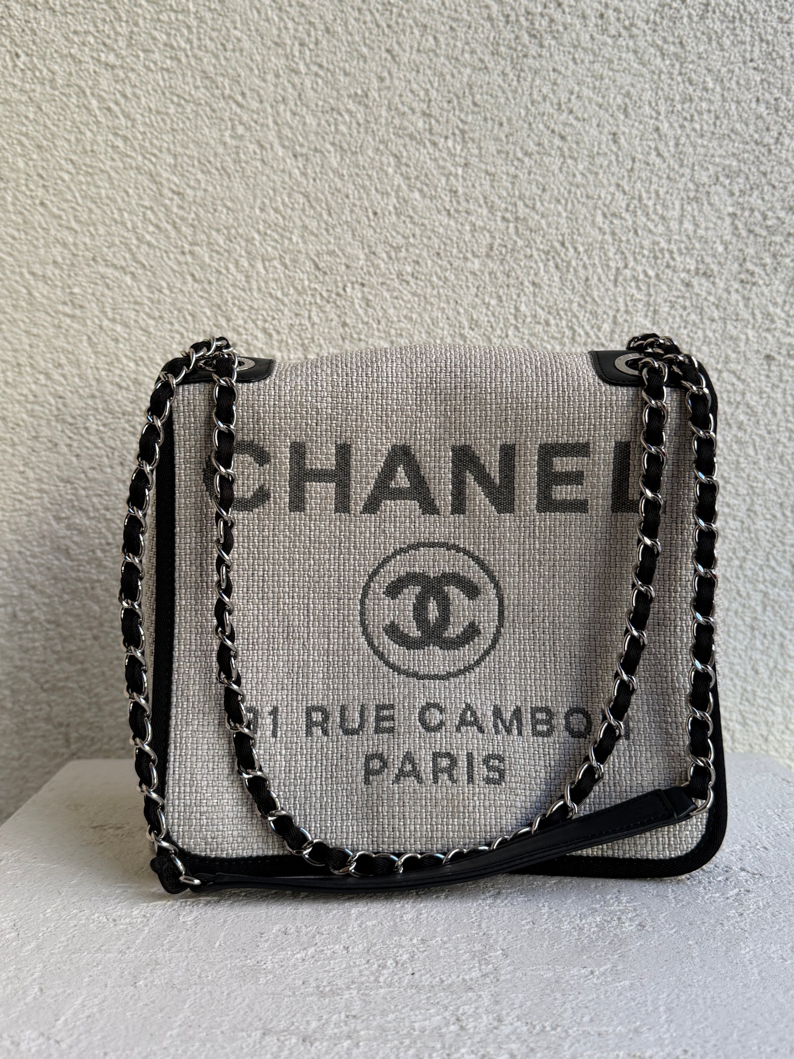 Chanel Woven Straw Raffia Small Deauville Messenger Bag - Görsel 2
