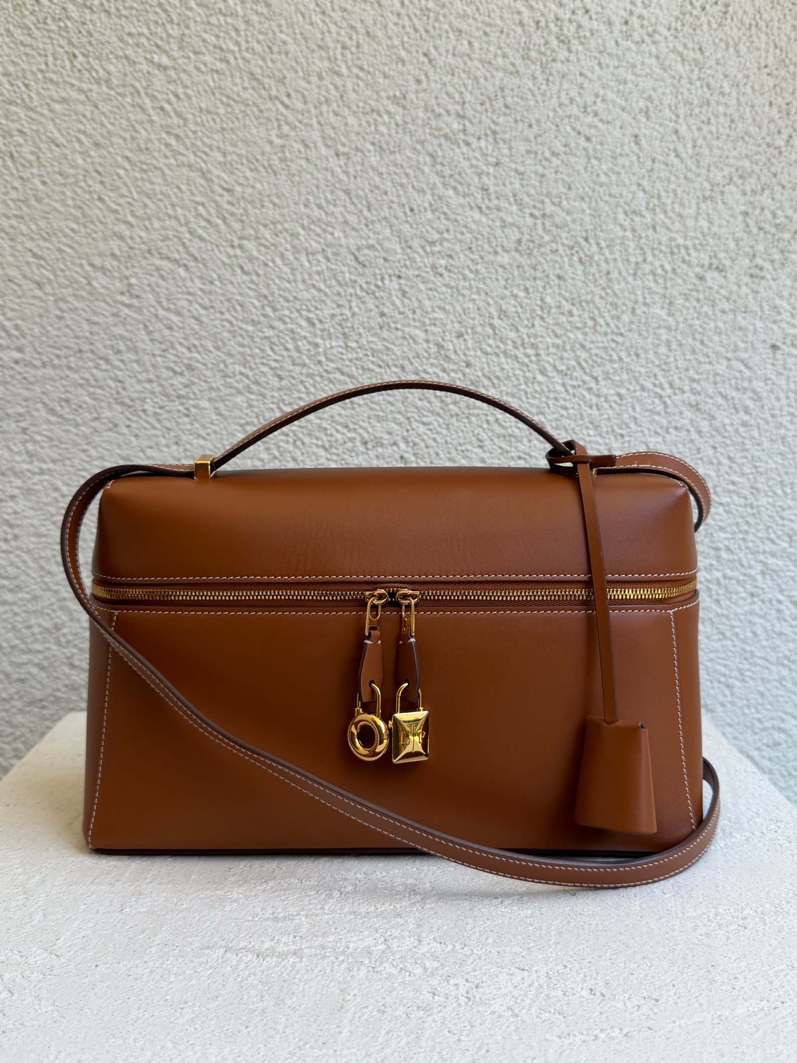 Loro Piana Extra Bag L27 Smooth Calfskin Shoulder Bag - Image 2