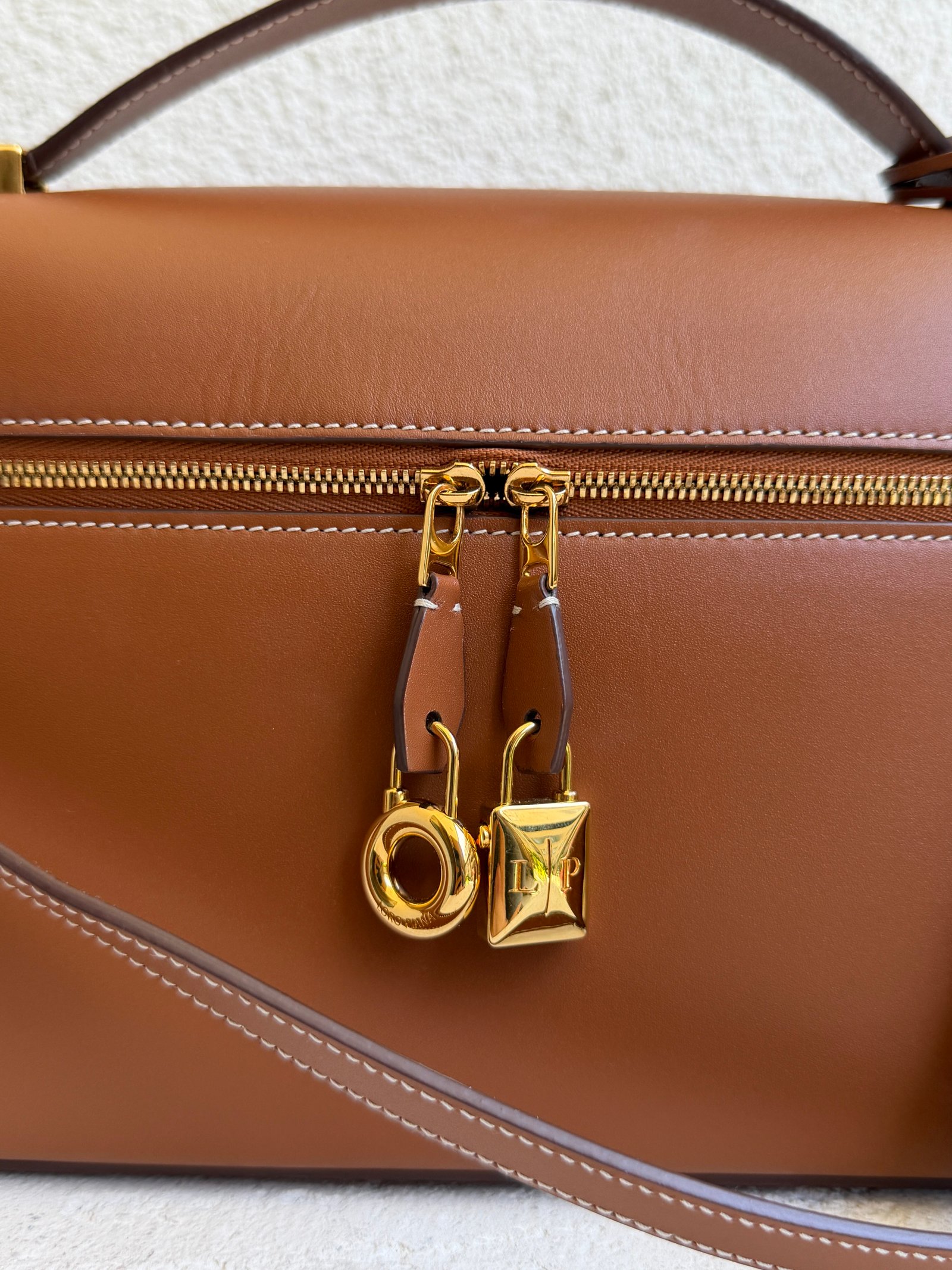 Loro Piana Extra Bag L27 Smooth Calfskin Shoulder Bag - Image 3
