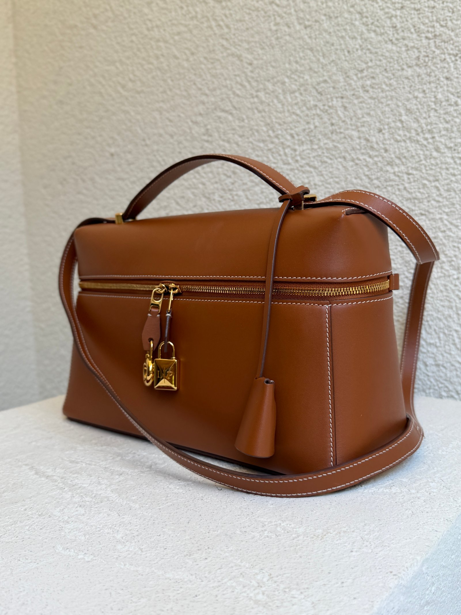 Loro Piana Extra Bag L27 Smooth Calfskin Shoulder Bag - Image 4