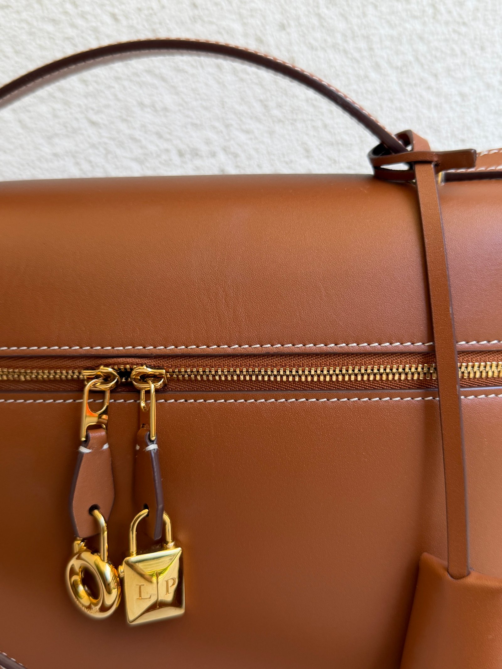 Loro Piana Extra Bag L27 Smooth Calfskin Shoulder Bag - Image 7