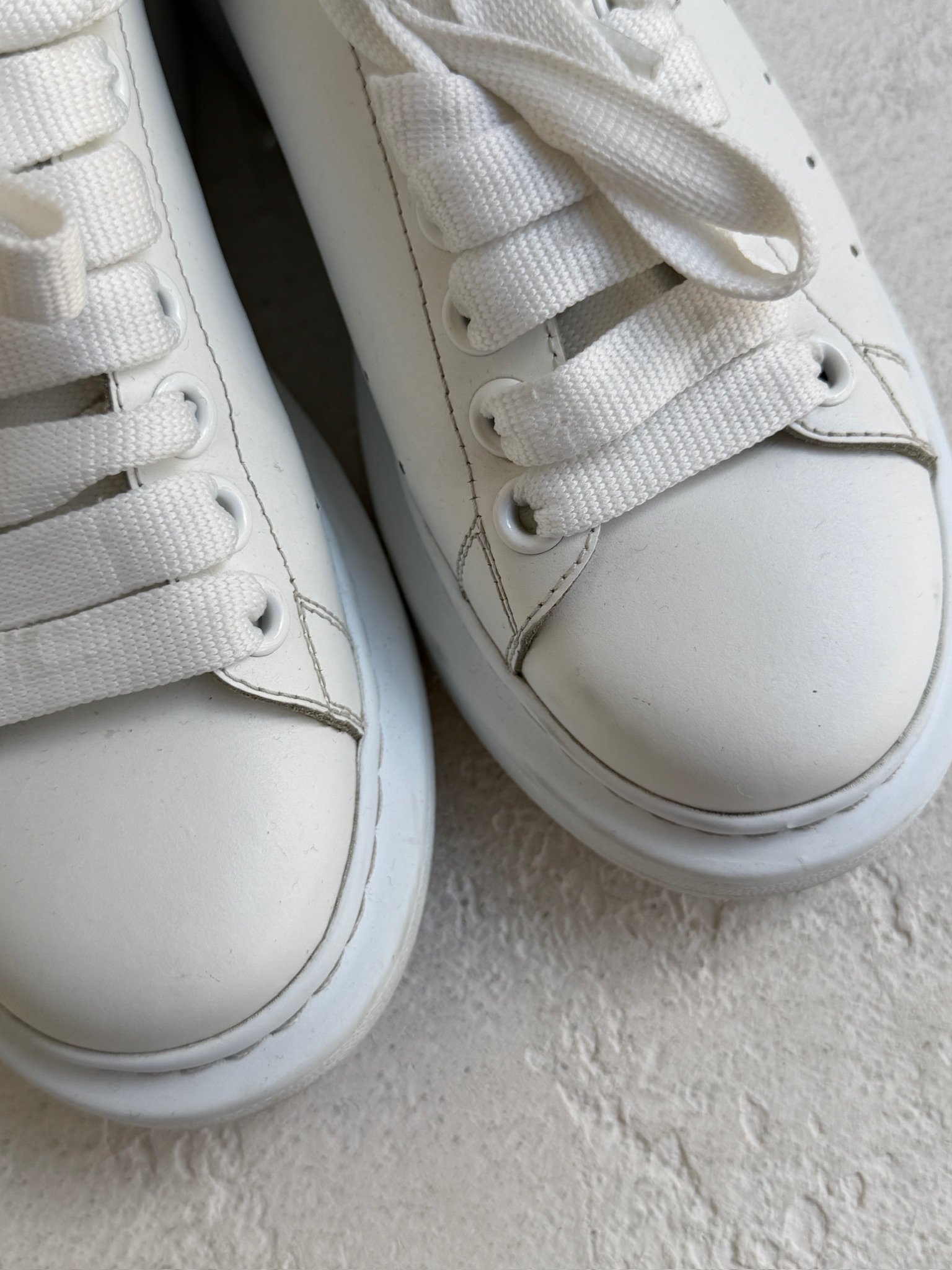 Alexander McQueen White and Black Leather Oversized Sneaker - Image 4