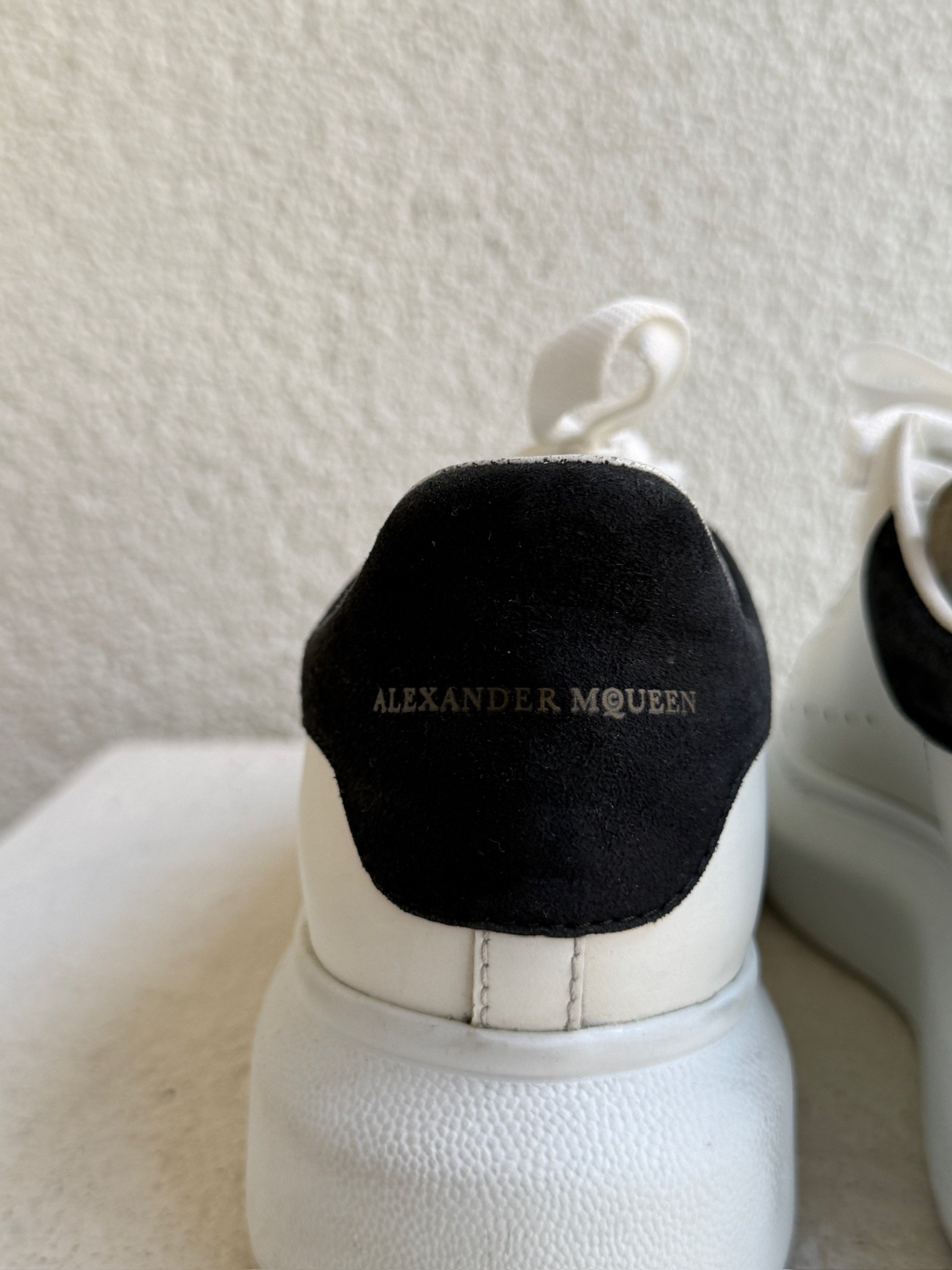 Alexander McQueen White and Black Leather Oversized Sneaker - Image 7