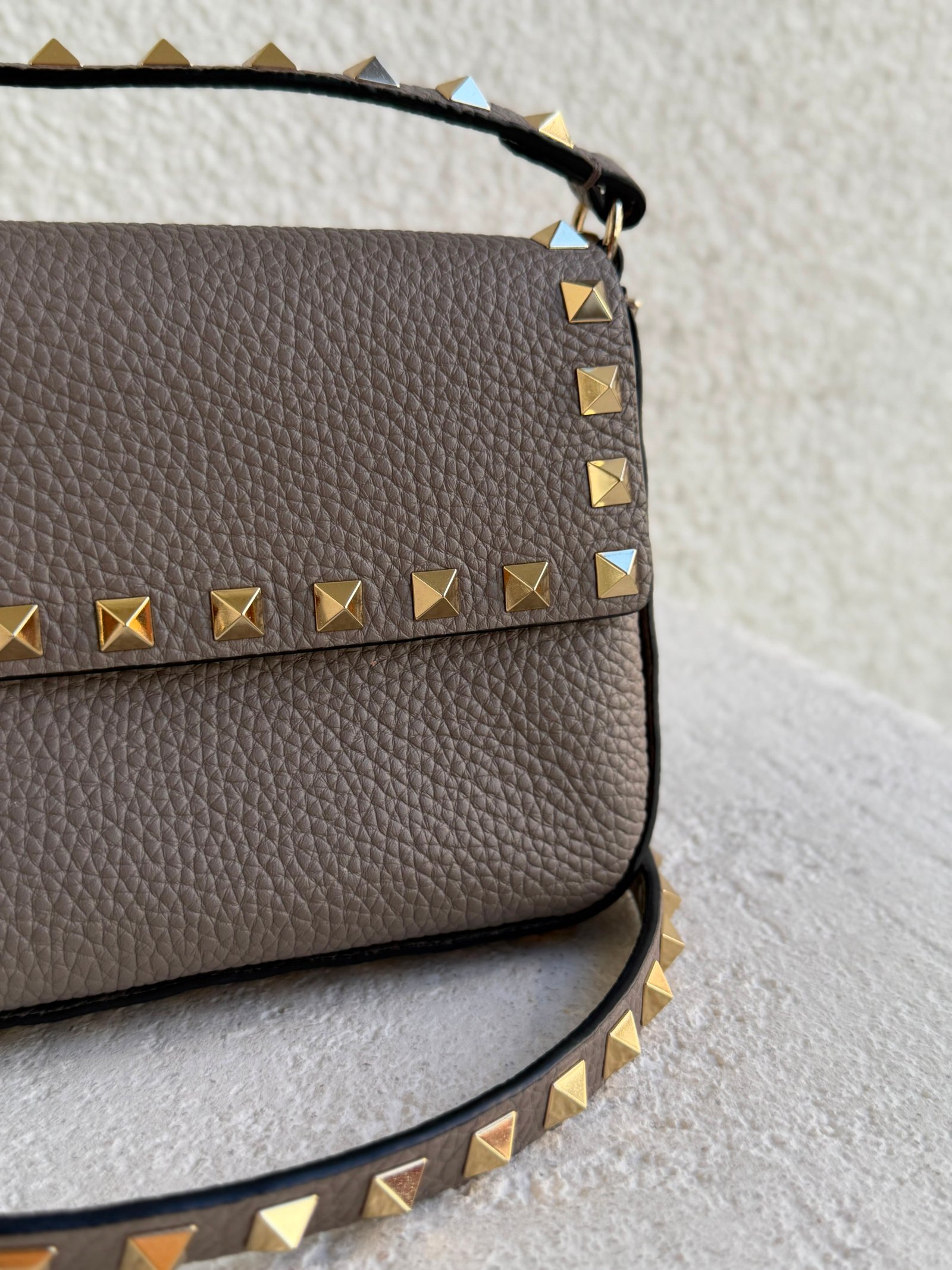 Valentino Garavani Kahverengi Rockstud Mini Çanta