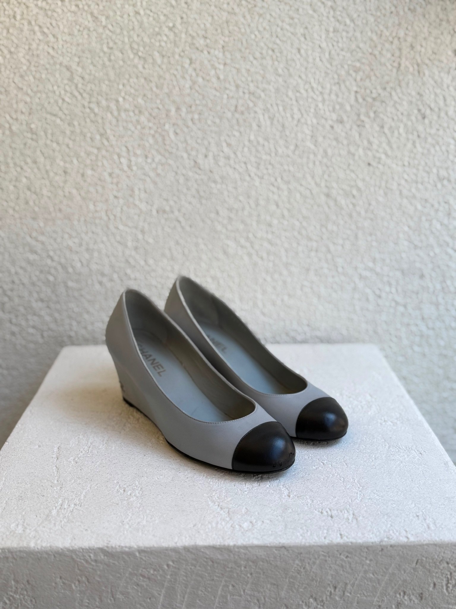 Chanel Black Toe Grey Leather Wedge Heels - Görsel 6