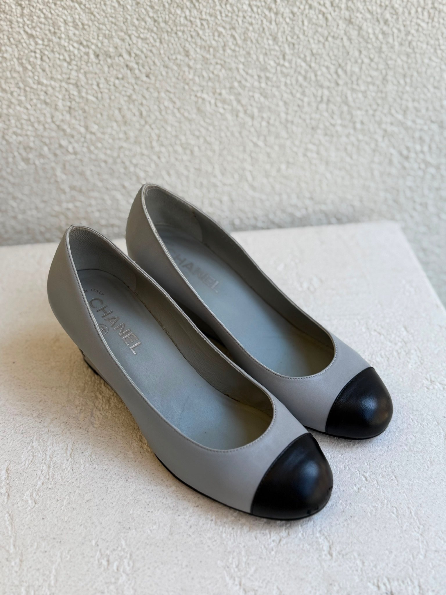 Chanel Black Toe Grey Leather Wedge Heels - Görsel 4