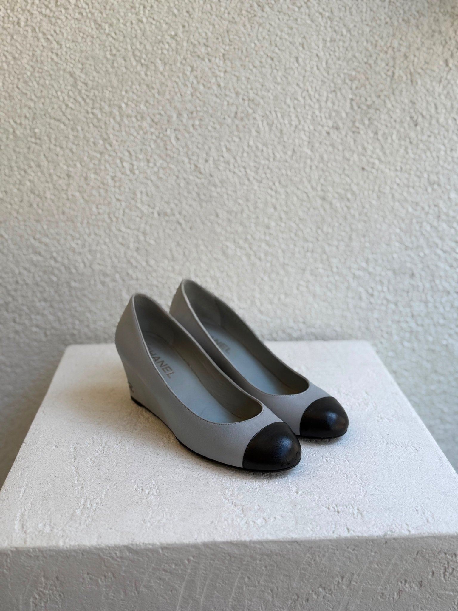 Chanel Black Toe Grey Leather Wedge Heels - Görsel 5