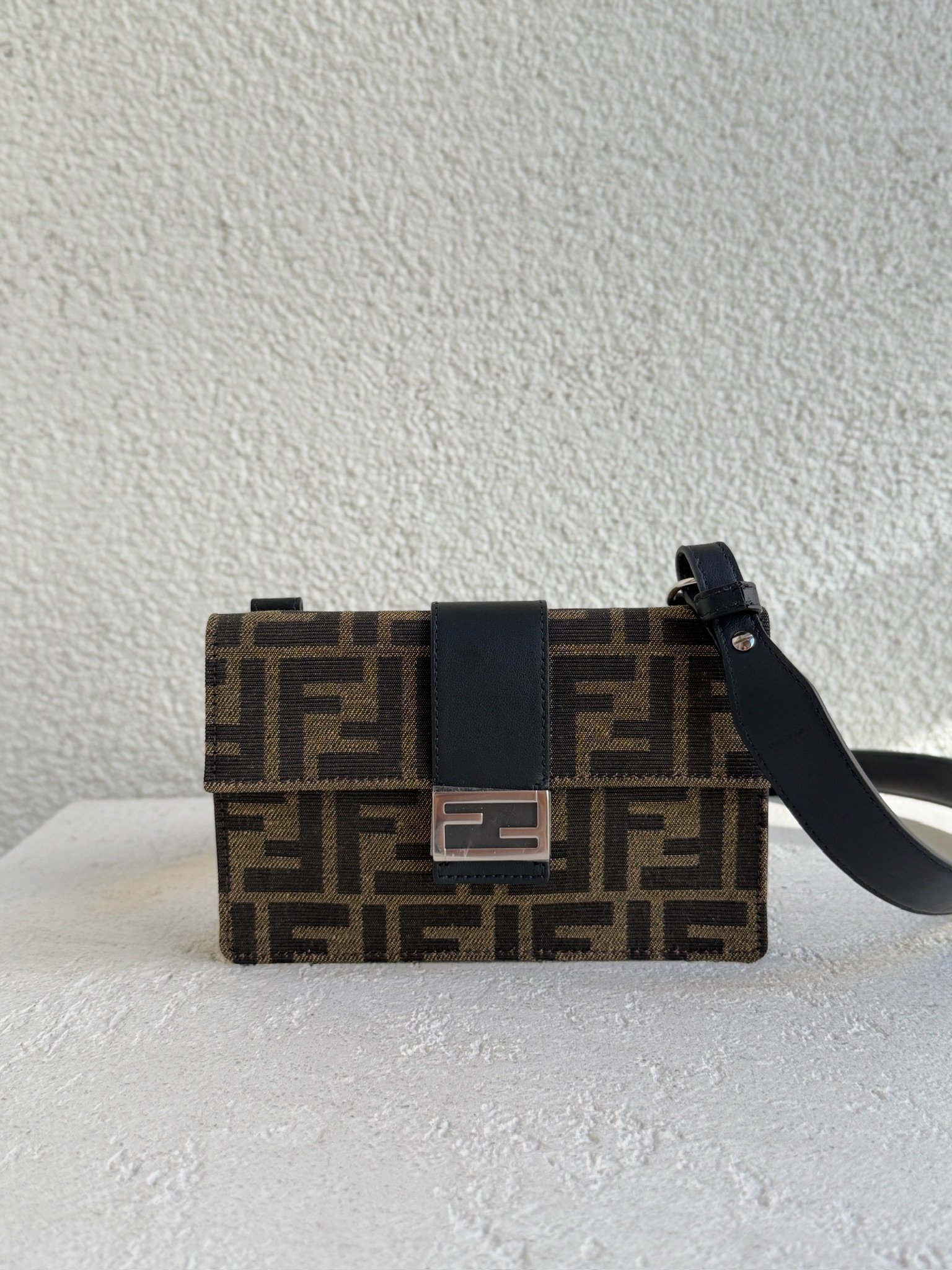 Fendi Baguette FF Jacquard Flat Pouch Bag - Görsel 5