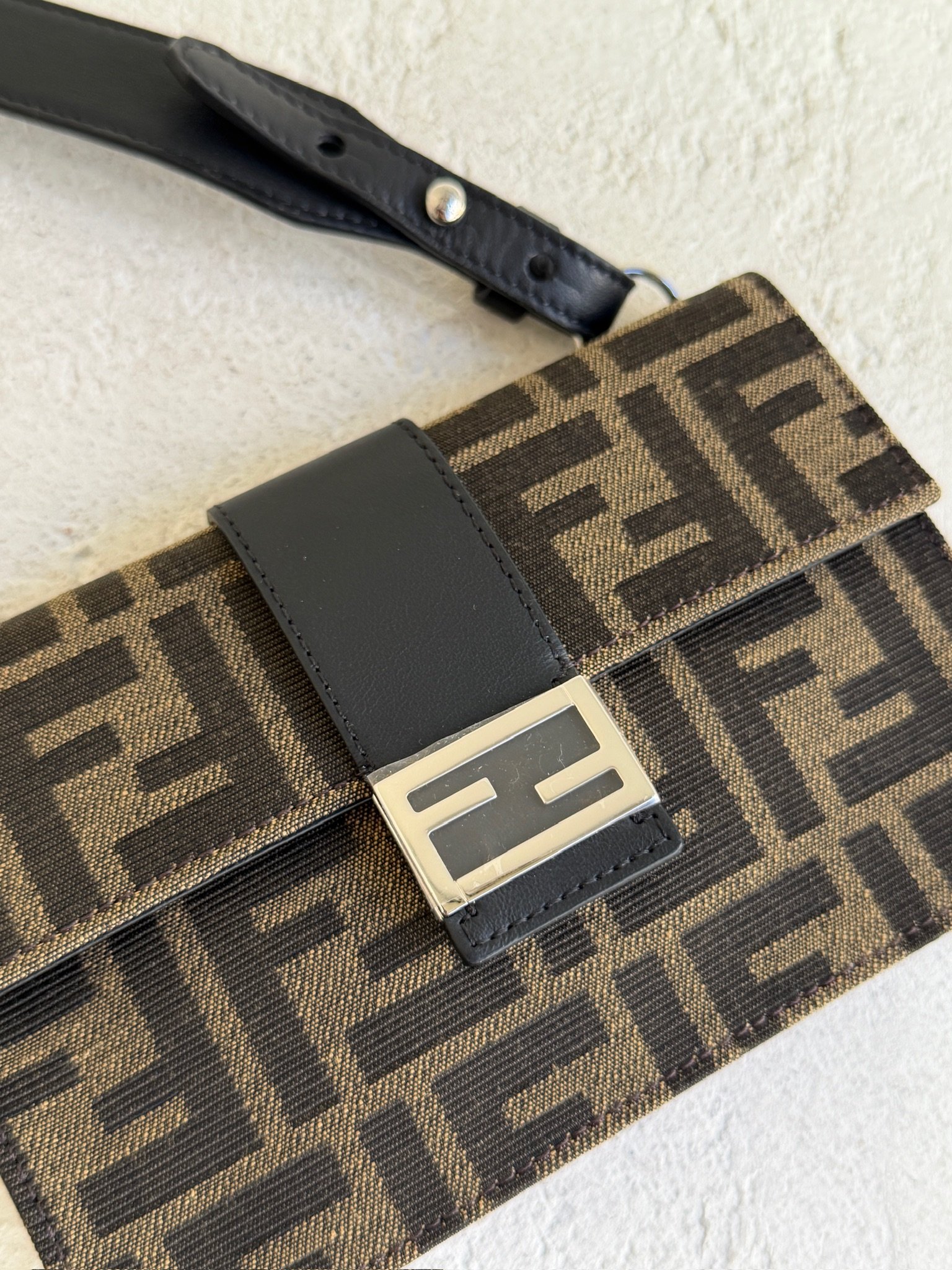 Fendi Baguette FF Jacquard Flat Pouch Bag - Görsel 15