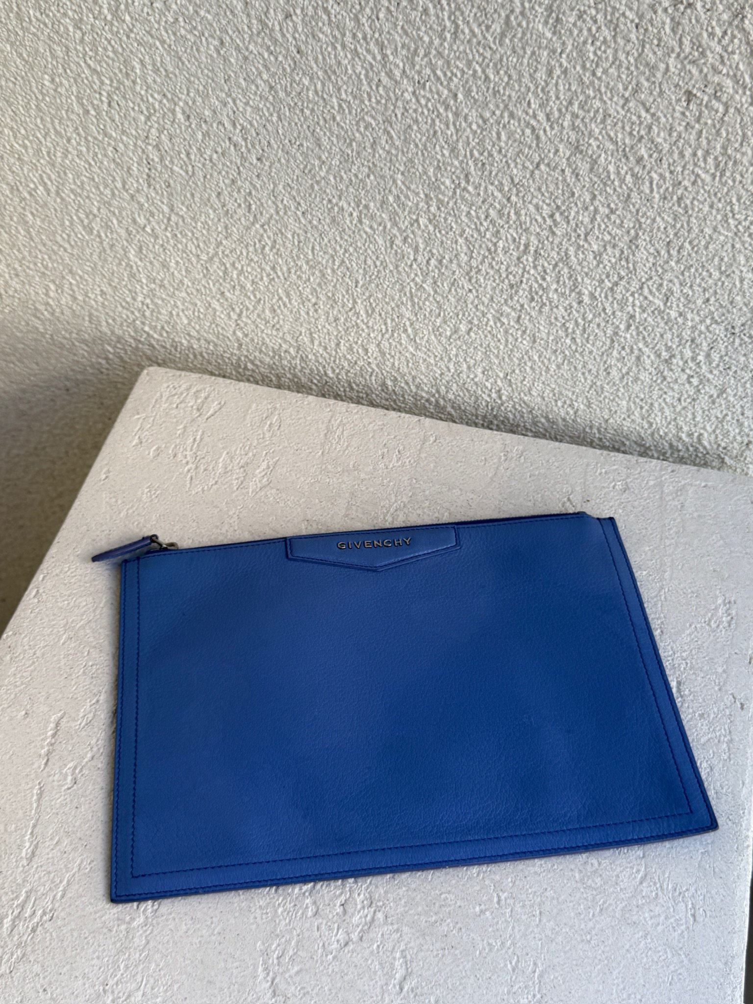 Givenchy Antigona Large Leather Clutch - Image 2