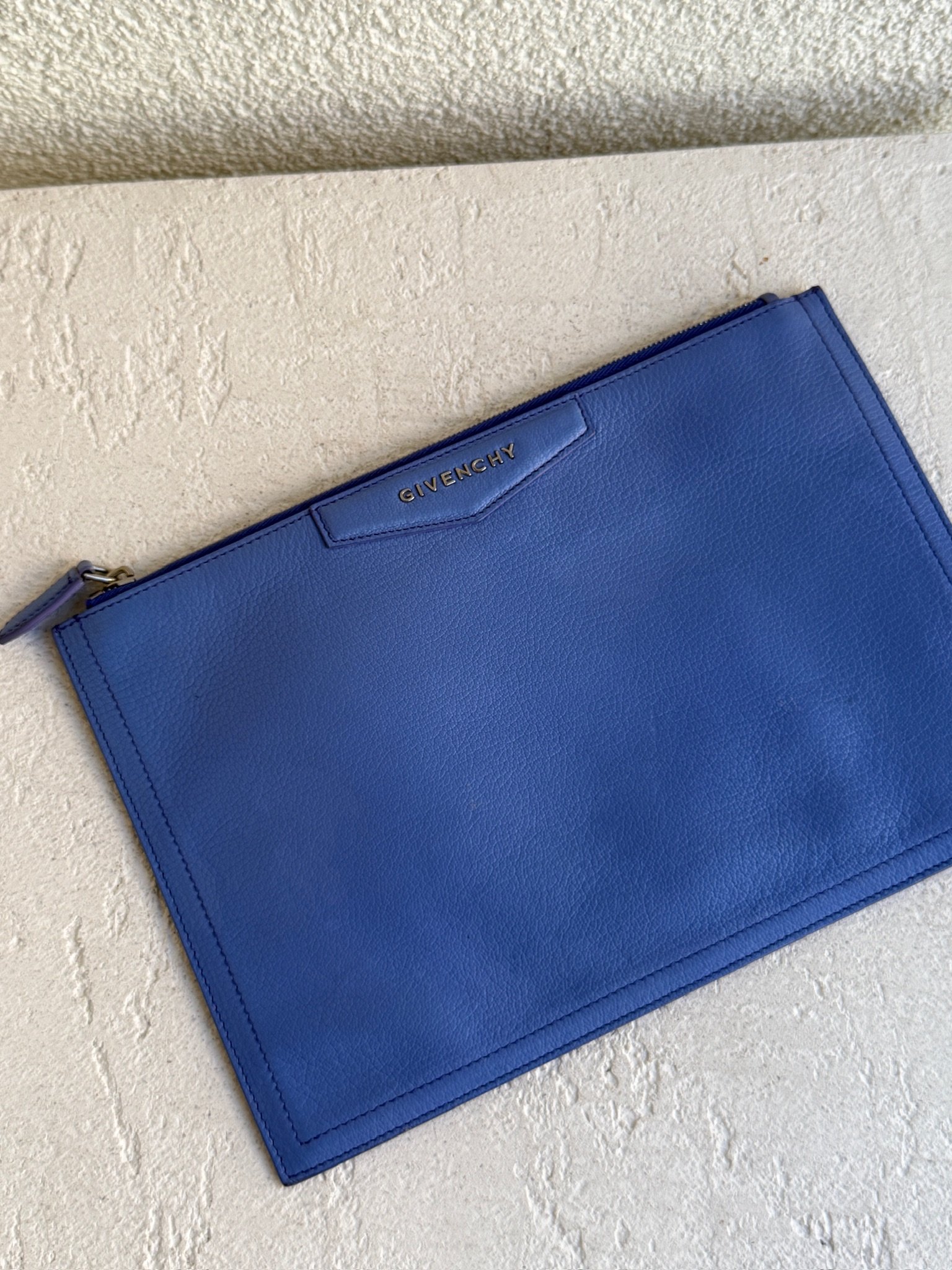 Givenchy Antigona Large Leather Clutch - Image 3
