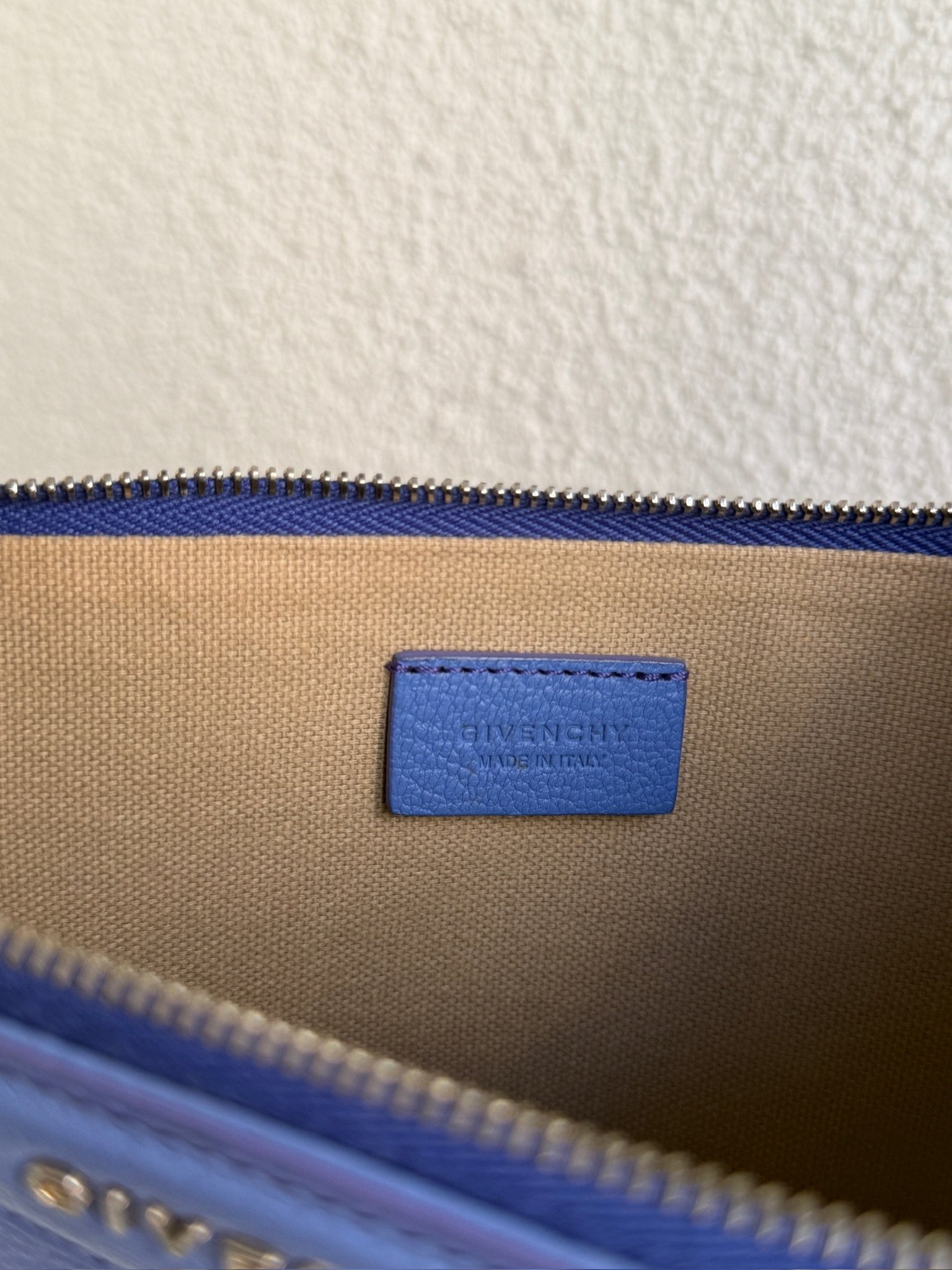 Givenchy Antigona Large Leather Clutch - Image 4