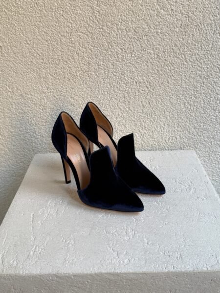 Gianvito Rossi Navy Velvet D’Orsay Pumps